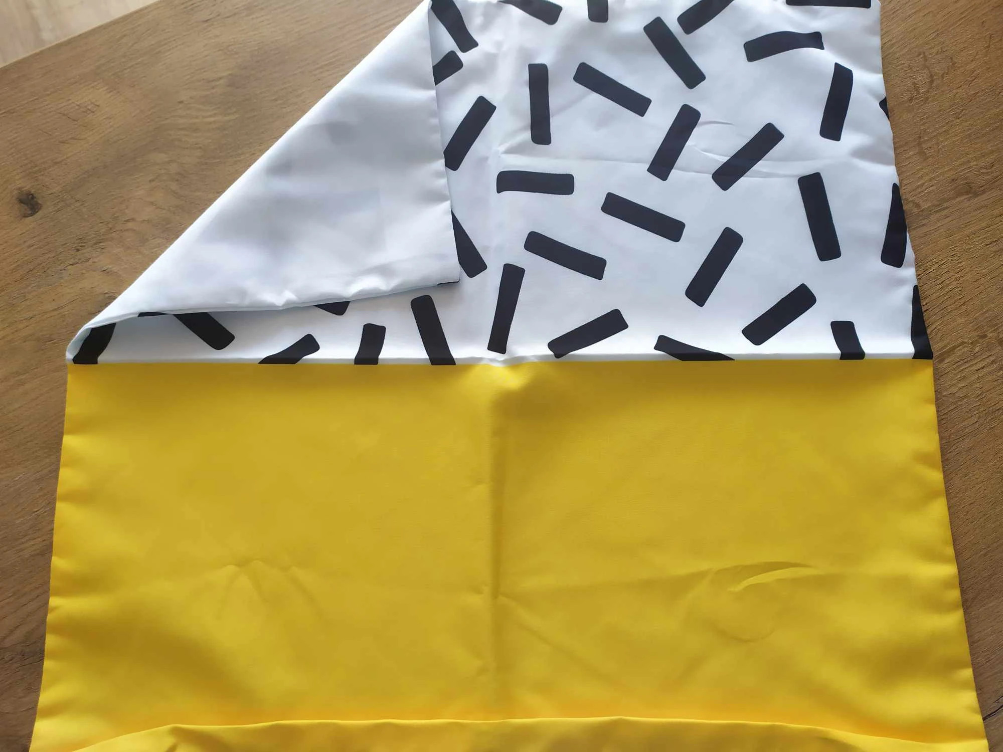 Poszewka konfetti żółty czarno biała 43x43 cm