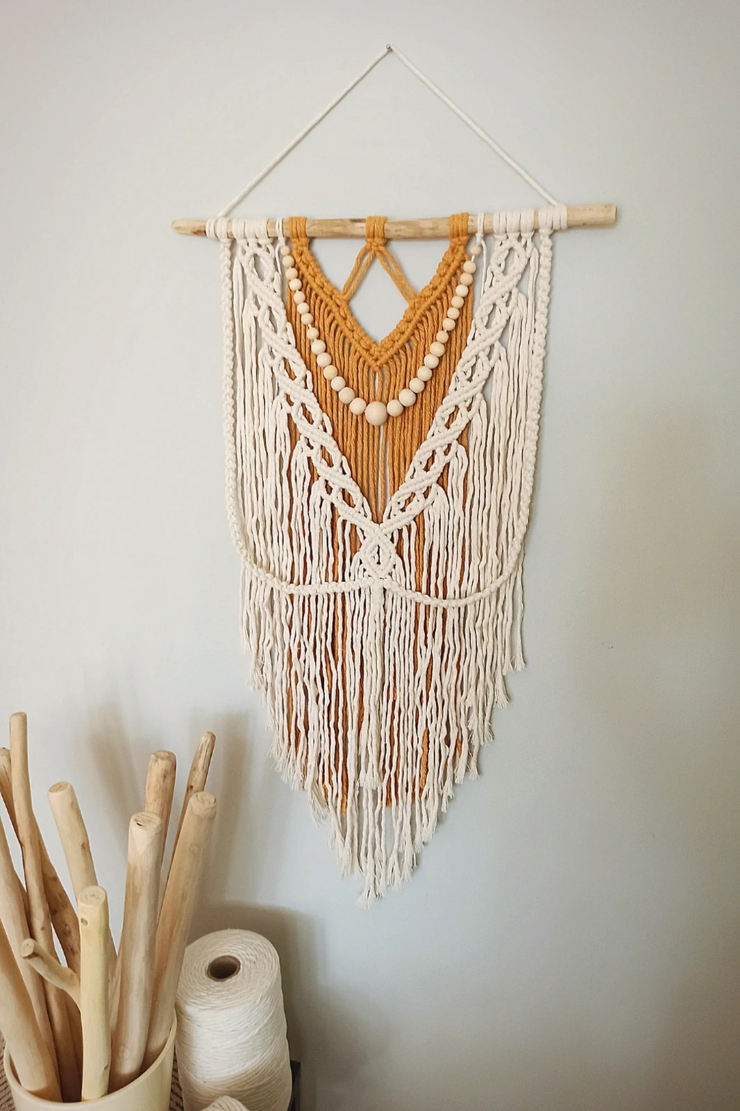 Makrama ozdoba makatka ścienna naturalna boho kolory korale | Macrame wall hanging decor beads