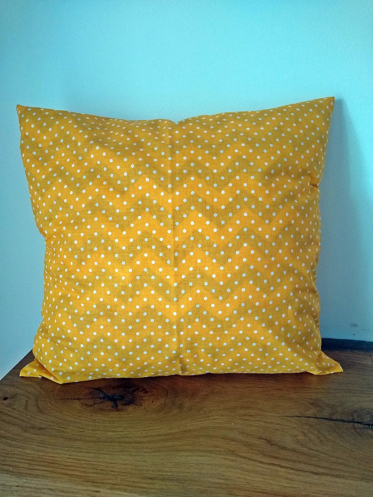 Poszewka na poduszkę żółta w białe kropki na 40 cm