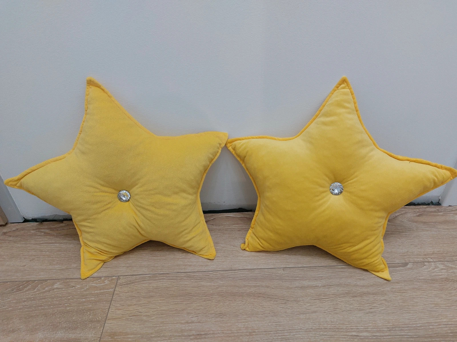 Świetne poduszki dekoracyjne w kształcie gwiazdek :)