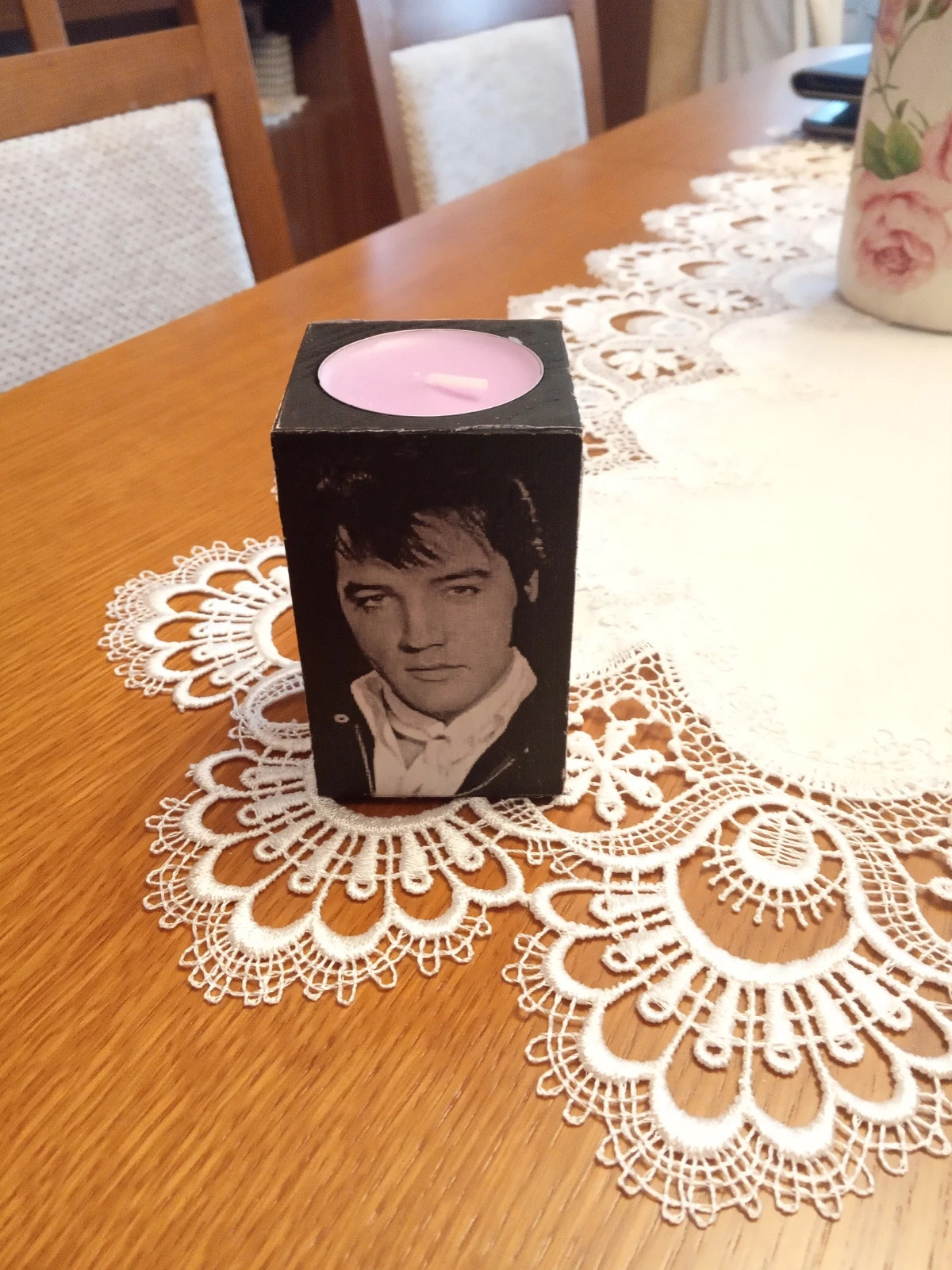 Elvis Presley świecznik drewniany