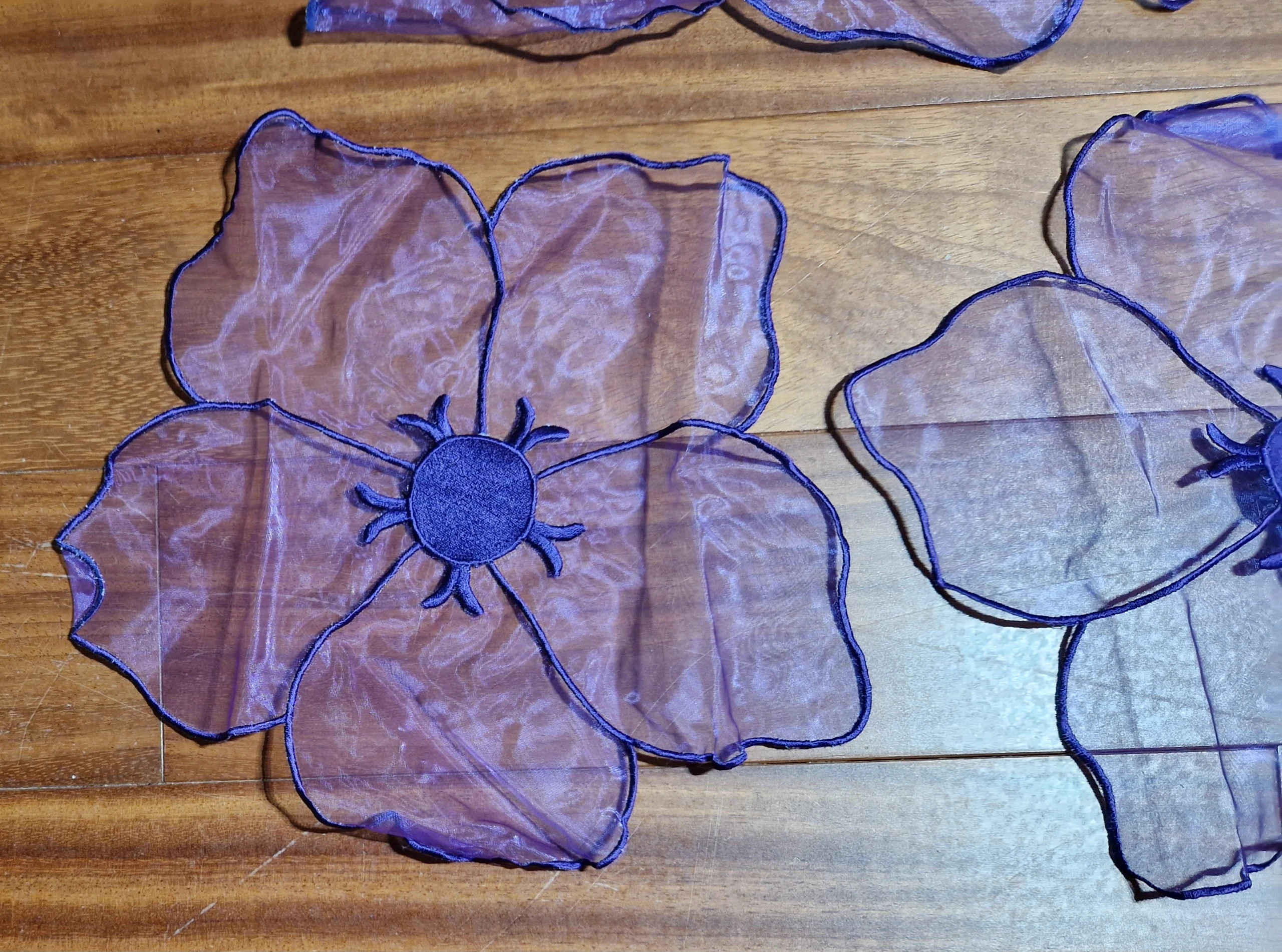 Weltbild dekoracja kwiatowa na stół z organzy bieżnik serwetki pidkładki