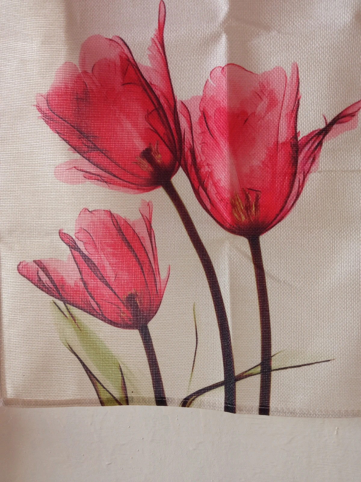 Bieżnik w czerwone tulipany