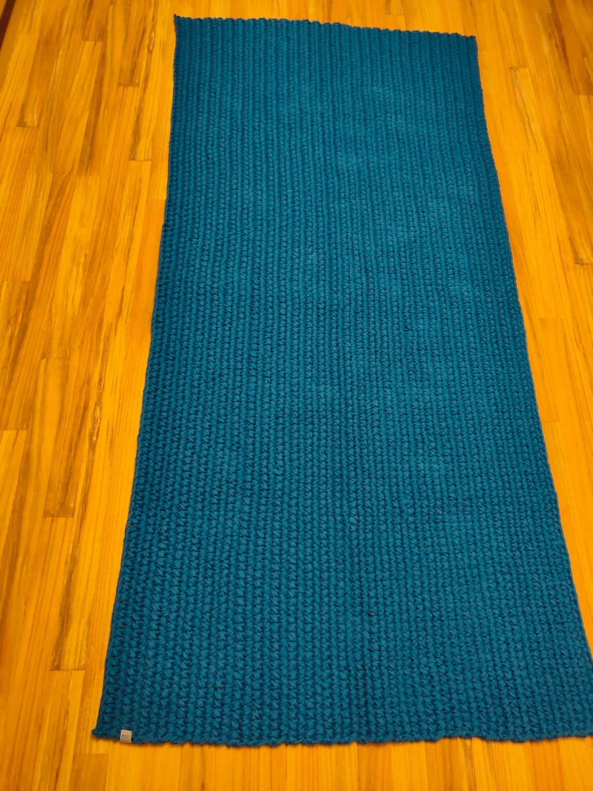 Niebieski dywan na szydełku