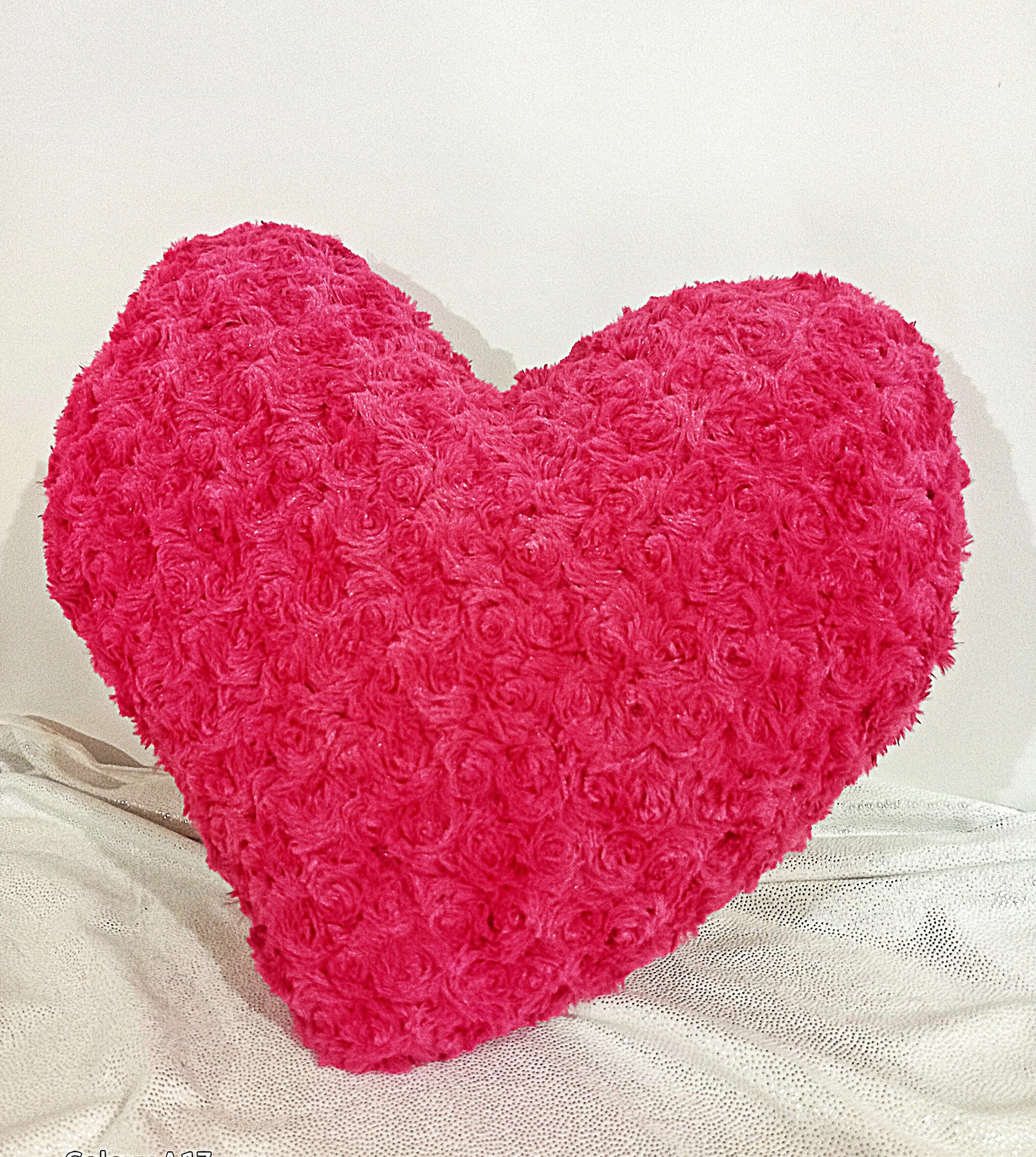 Prezent na Dzień Kobiet poduszka dekoracyjna w kształcie Serca w róże