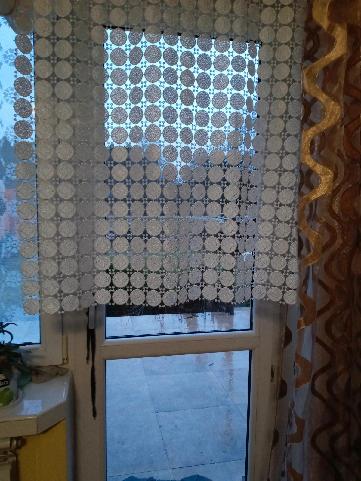 Panel w okno z gipiury