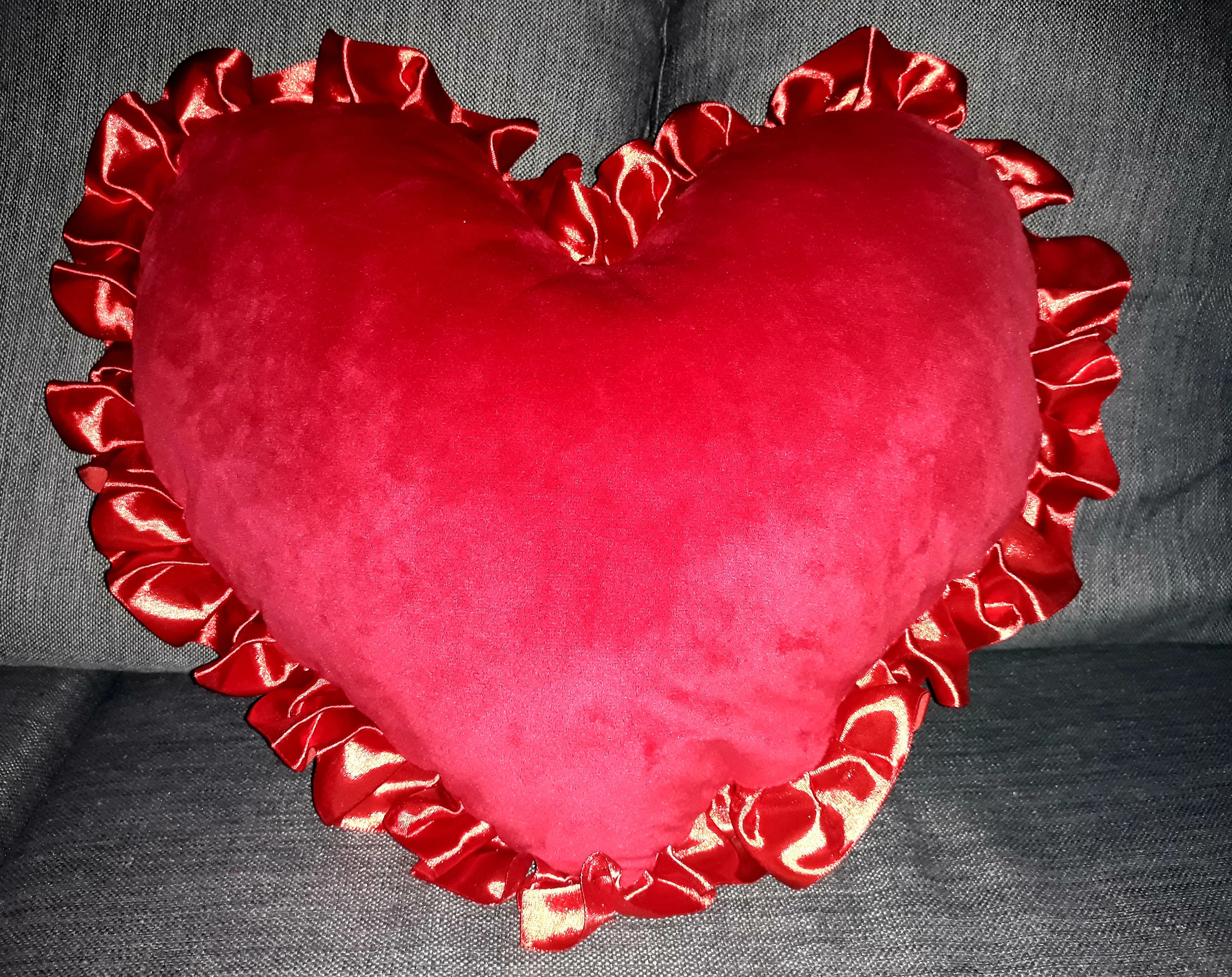 Poduszka serce z falbaną prezent na Dzień Matki Walentynki