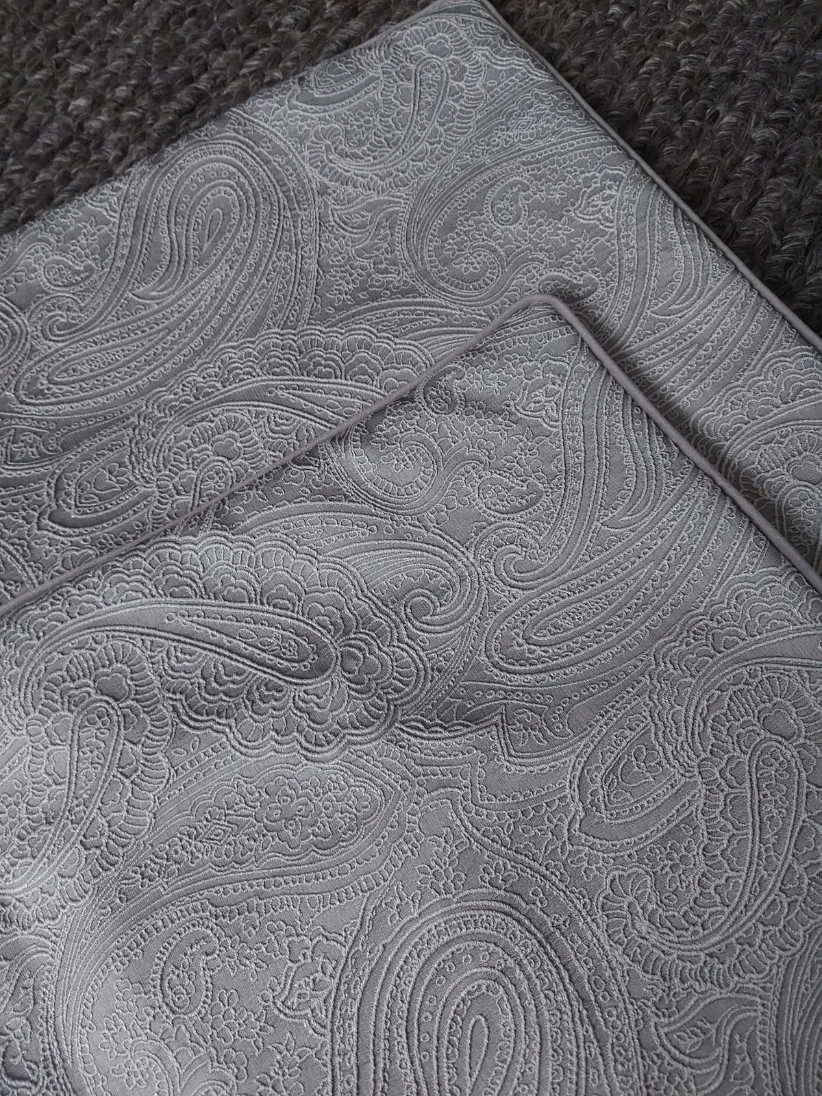 Poszewki na poduszki szare new hampton paisley 45x45