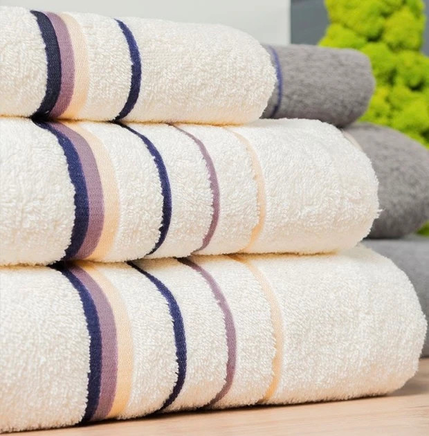 Ręcznik bawełniany kąpielowy nowy kremowy 1 sztuka