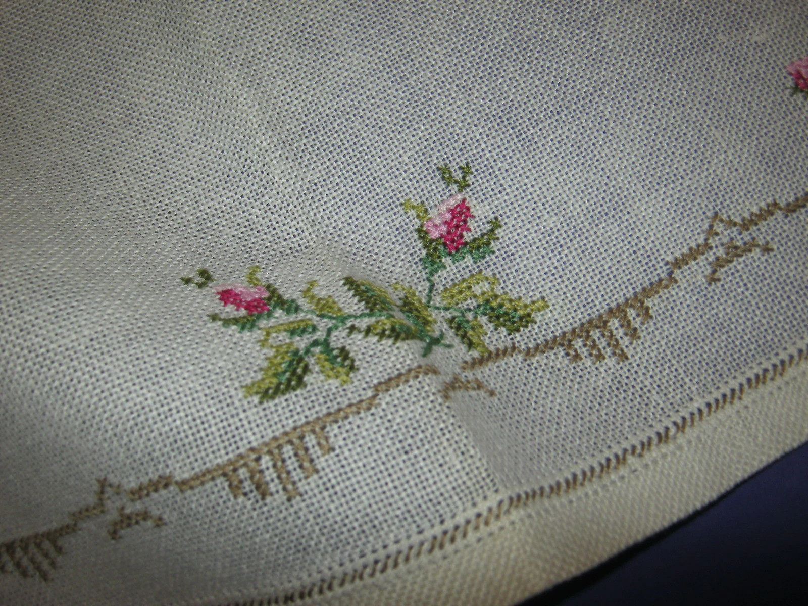 Serwetka haft ręczny róże 40 / 40 cm