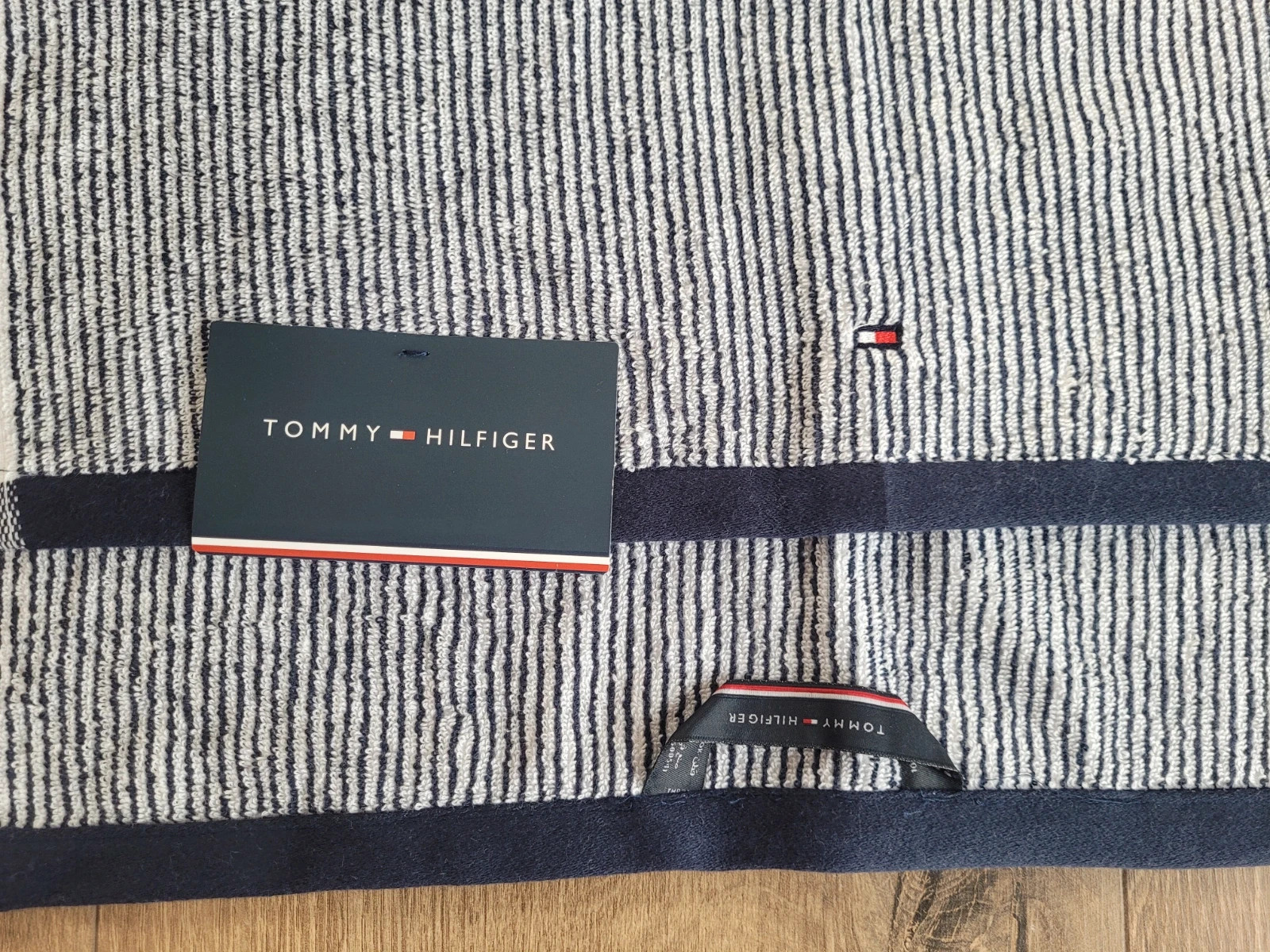 Nowy ręcznik 50x100 cm Tommy Hilfiger