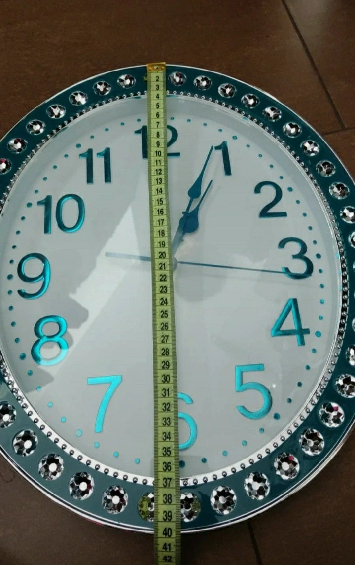 Piękny zegar ścienny duży czytelny w unikatowym kolorze fabrycznie nowy