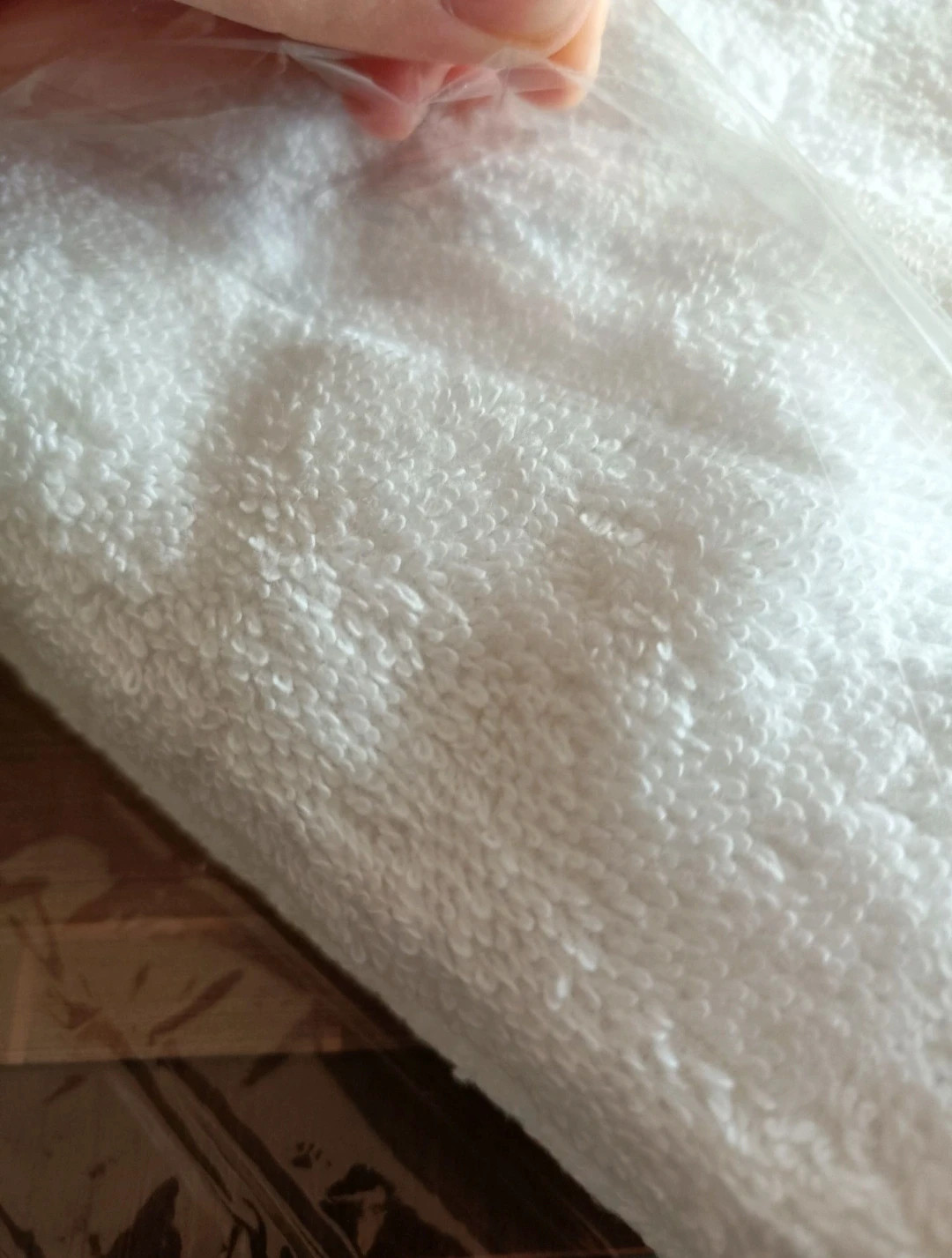 Nowy ręcznik kąpielowy biały