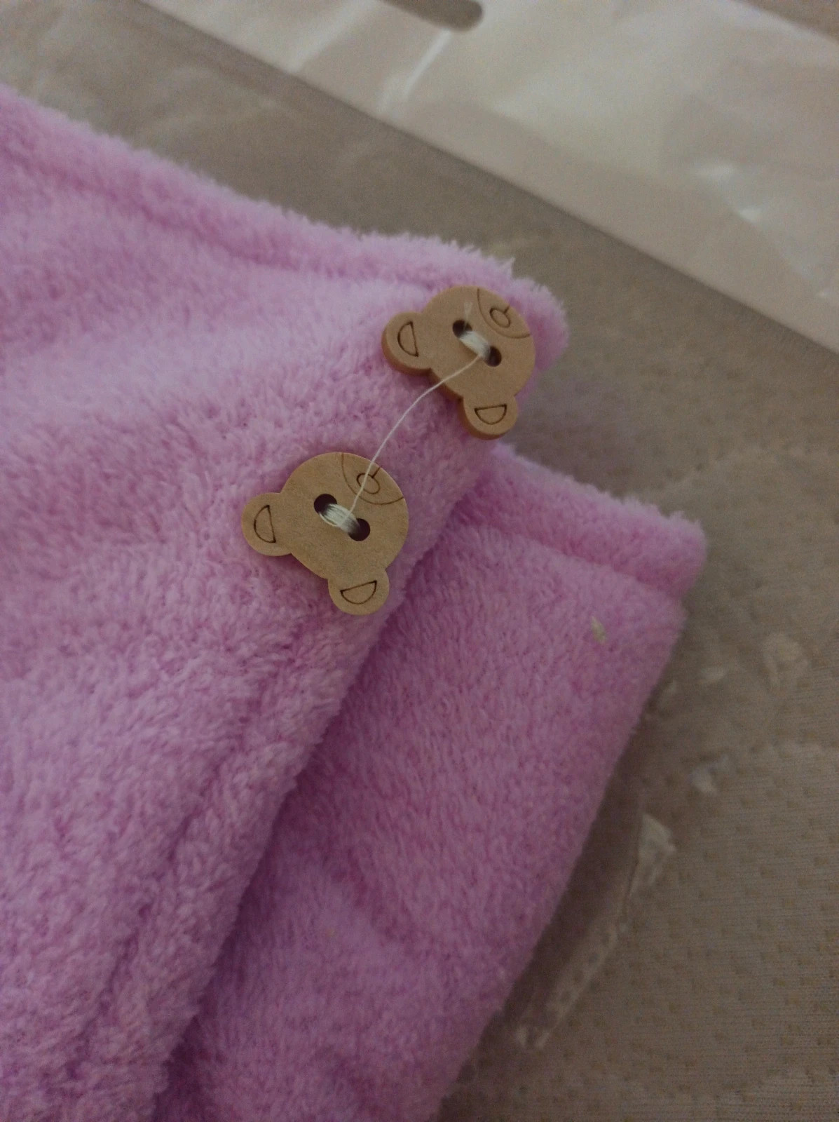 Ręcznik turban na włosy różowy z guzikami