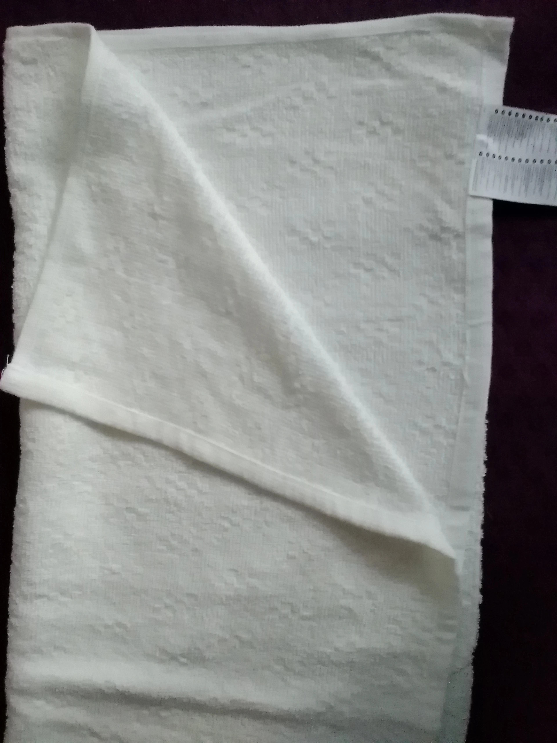 Biały ręcznik ze wzorem