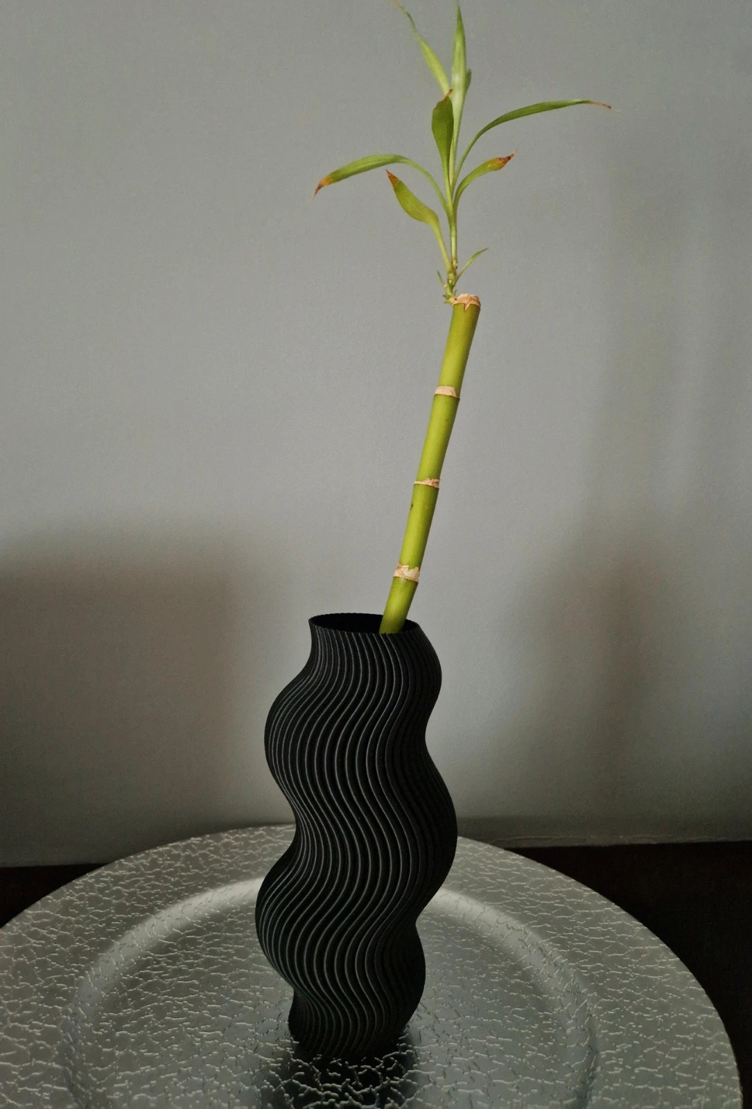 Piekny czarny wazon