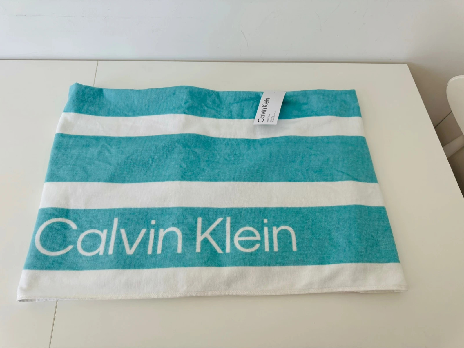 Duży ręcznik plażowy Calvin Klein