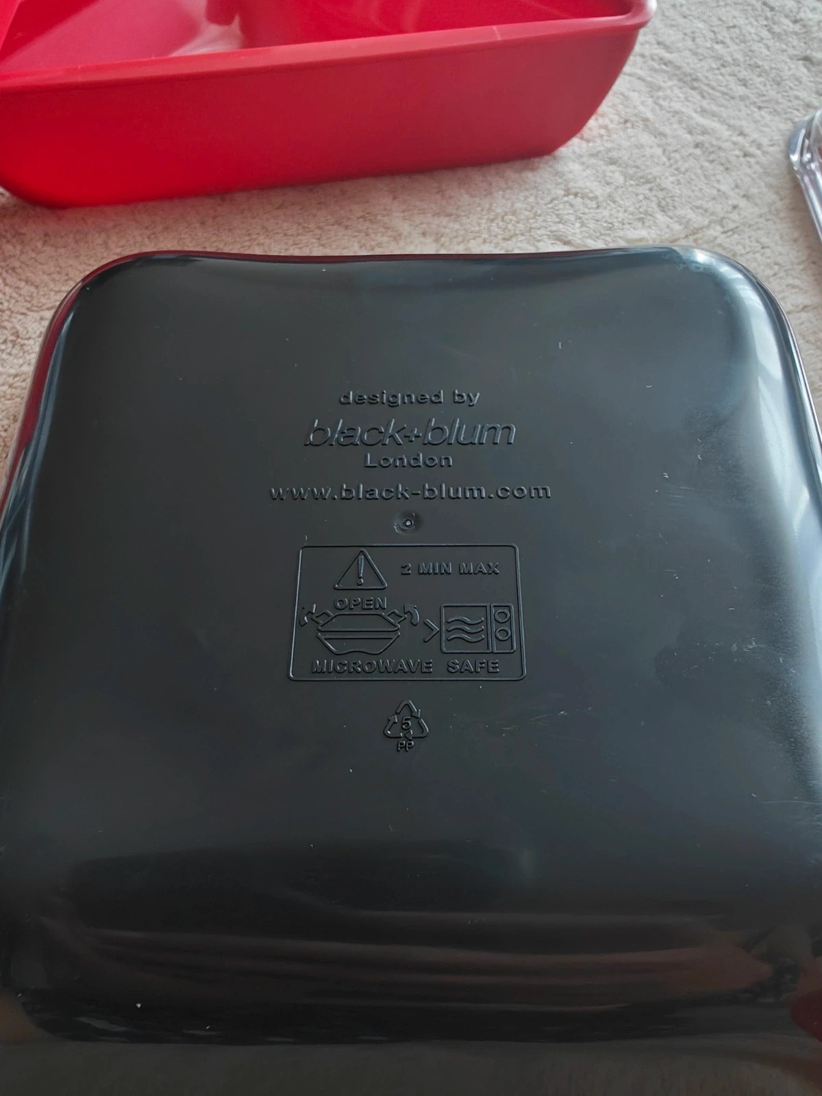 pojemnik lunch box na śniadanie lub obiad marki Black+Blum London