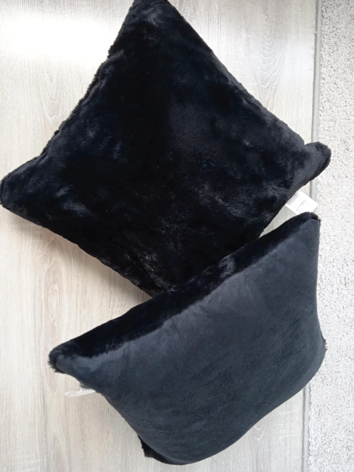 Dwie nowe poduszki ozdobne czarne