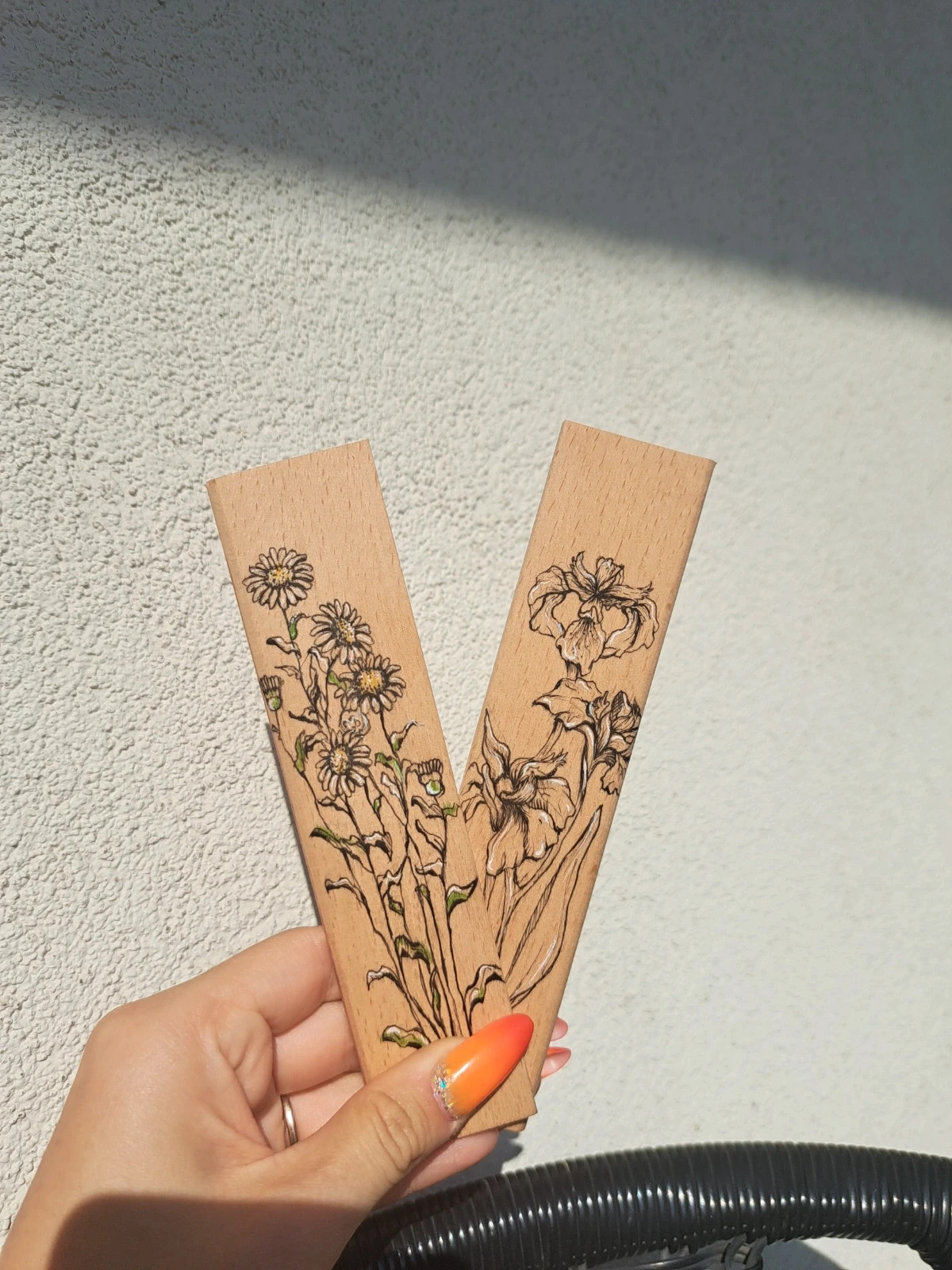Kwiaty irysy ręcznie malowane na drewnie
