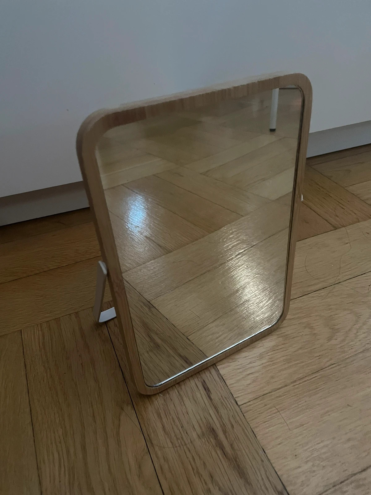 Desk mirror (for make-up, etc.)