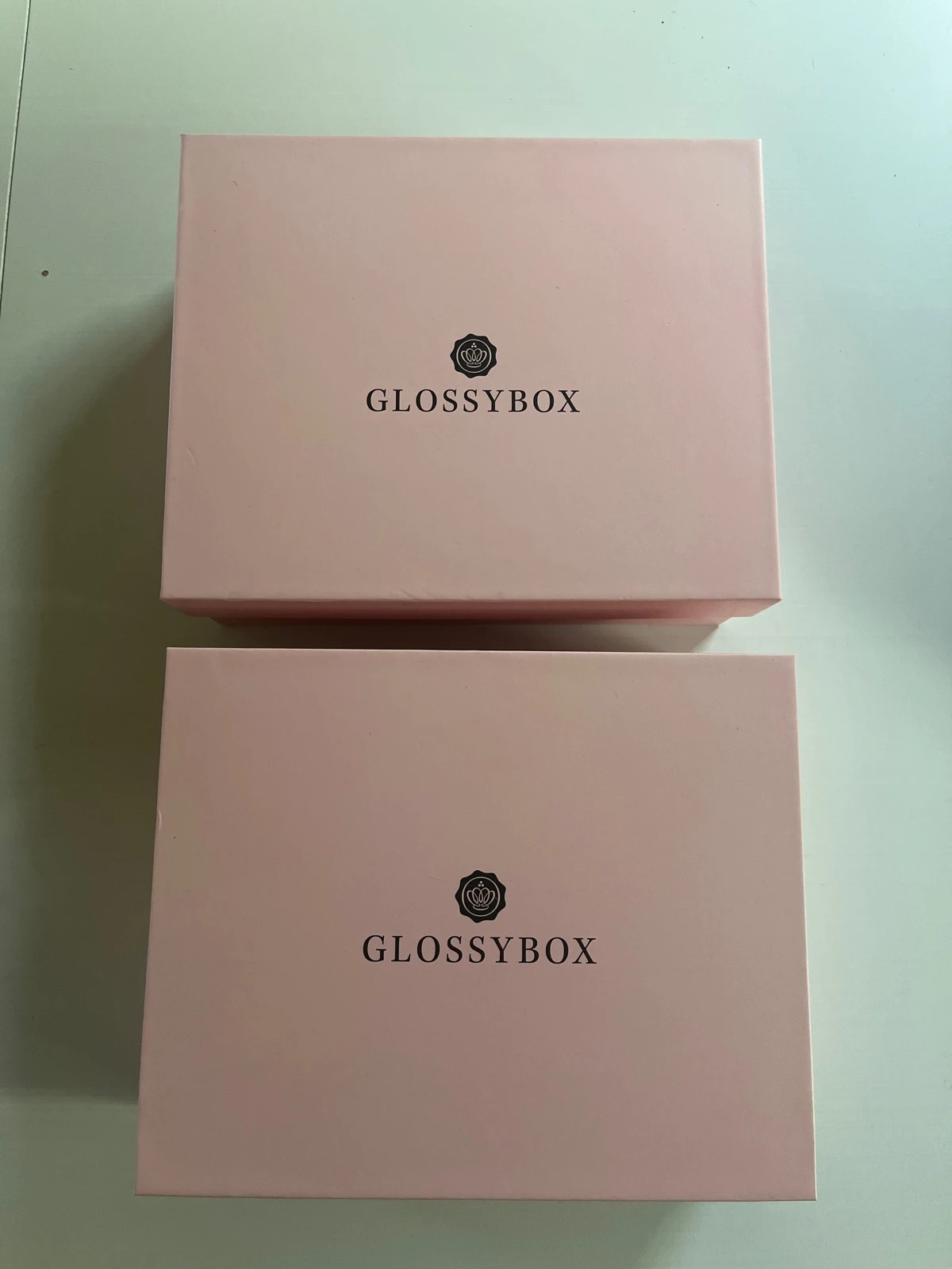 2 rosa Glossybox (tomma)