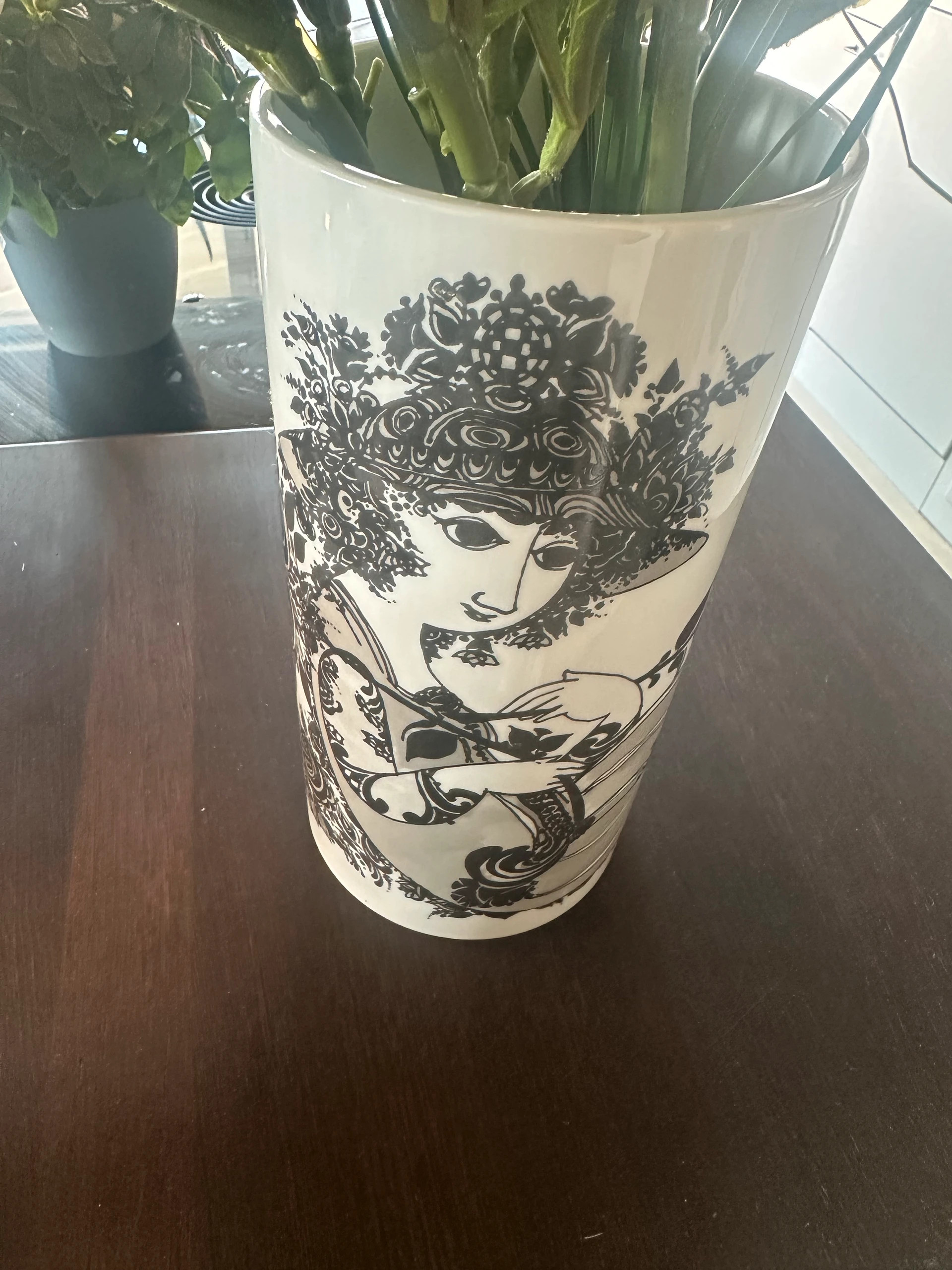 Vase og blomster