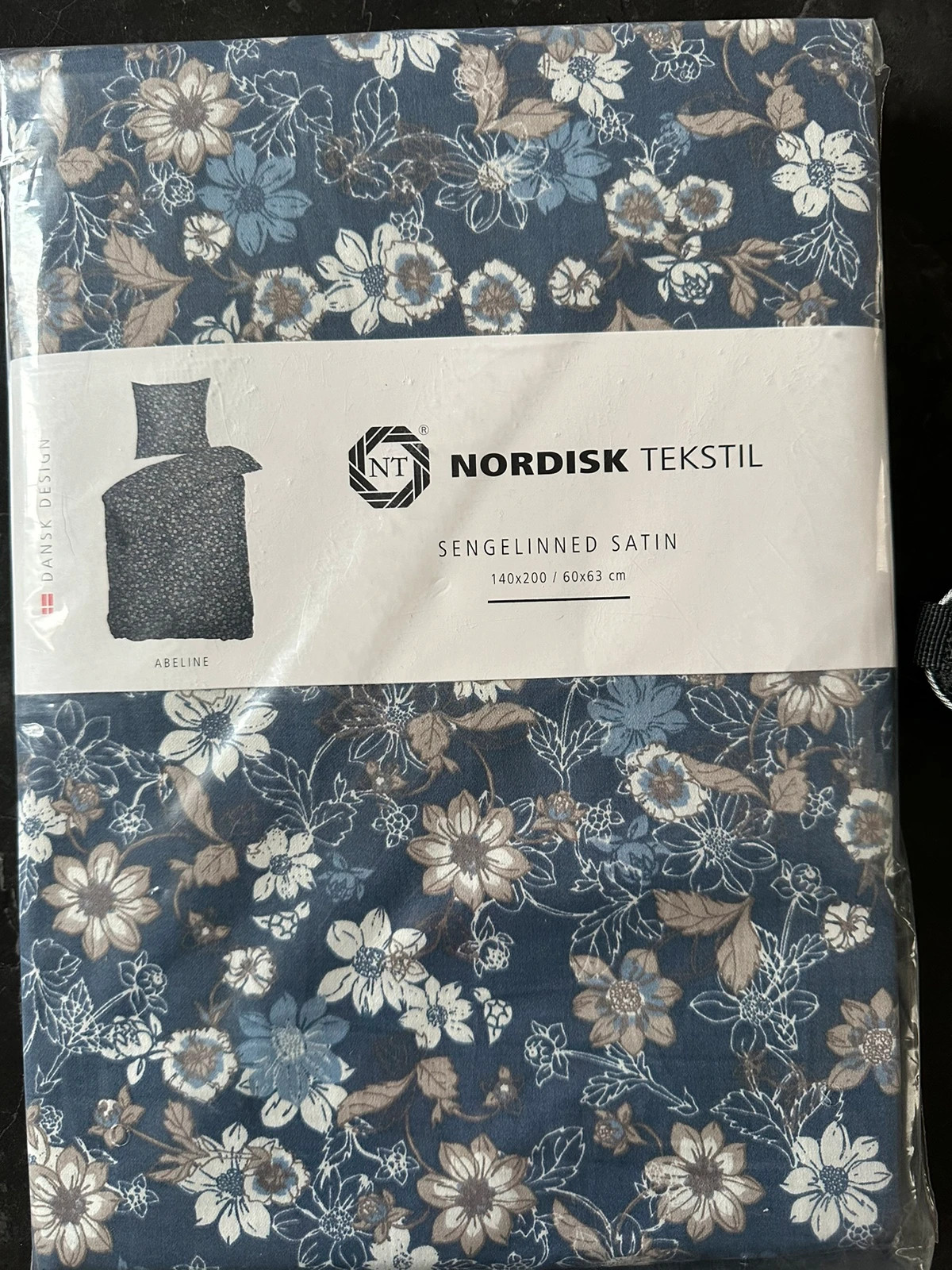 Sengesæt i satin- nordisk tekstil