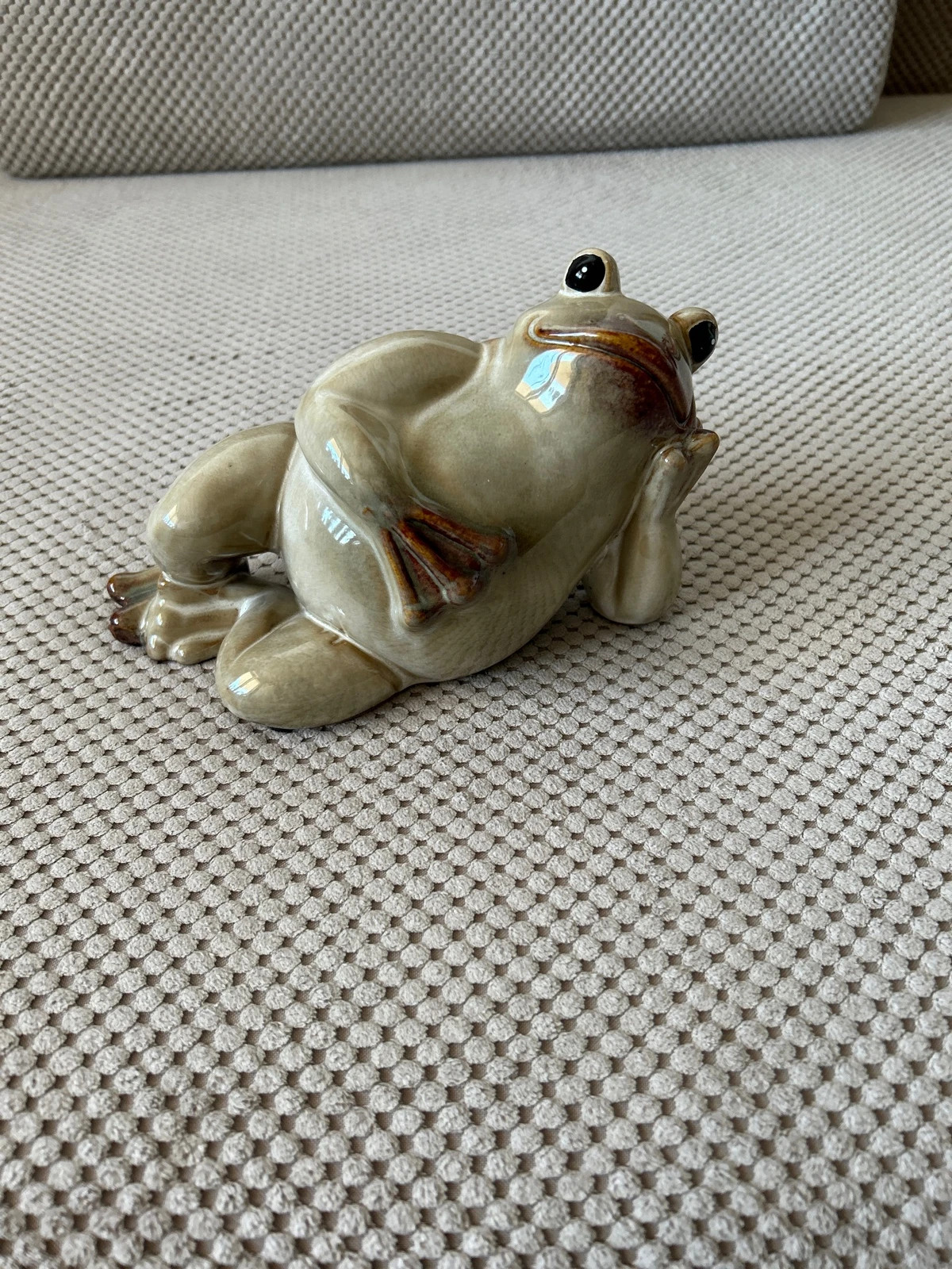 Wyluzowana żaba 🐸 figurka