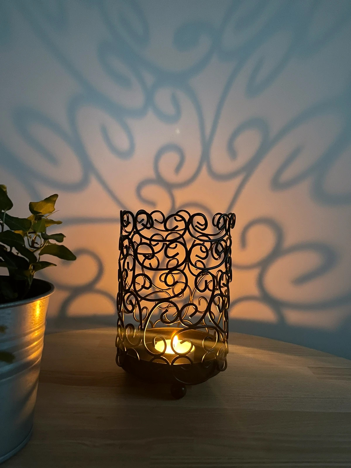 Metalowy świecznik na świecę bryłową tealight