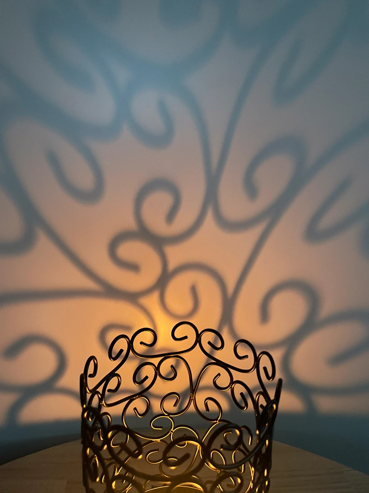 Metalowy świecznik na świecę bryłową tealight