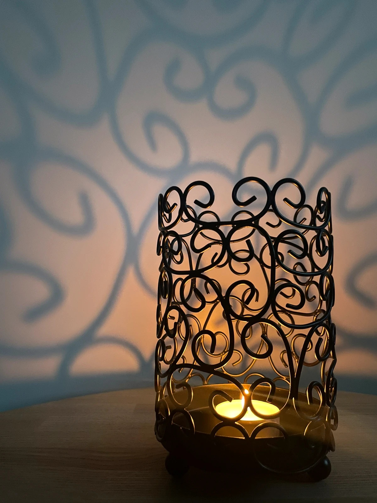 Metalowy świecznik na świecę bryłową tealight