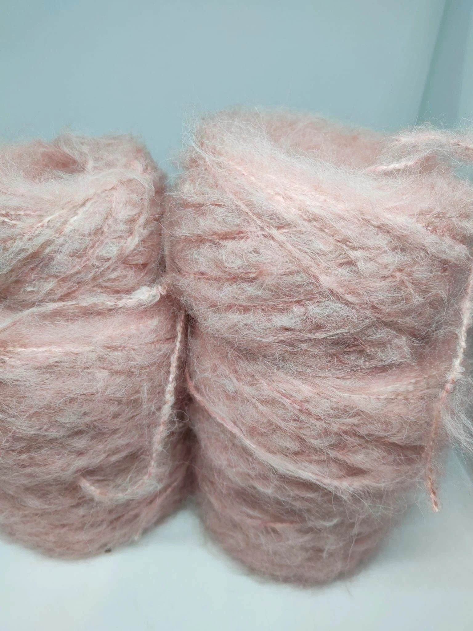 Moherek blady róż baby pink ok. 540g