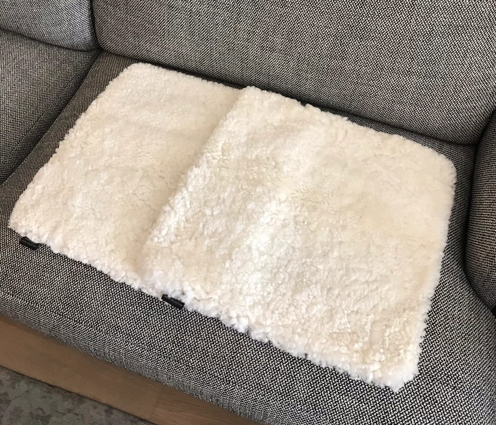 Lampaanvilla tyynynpäällinen