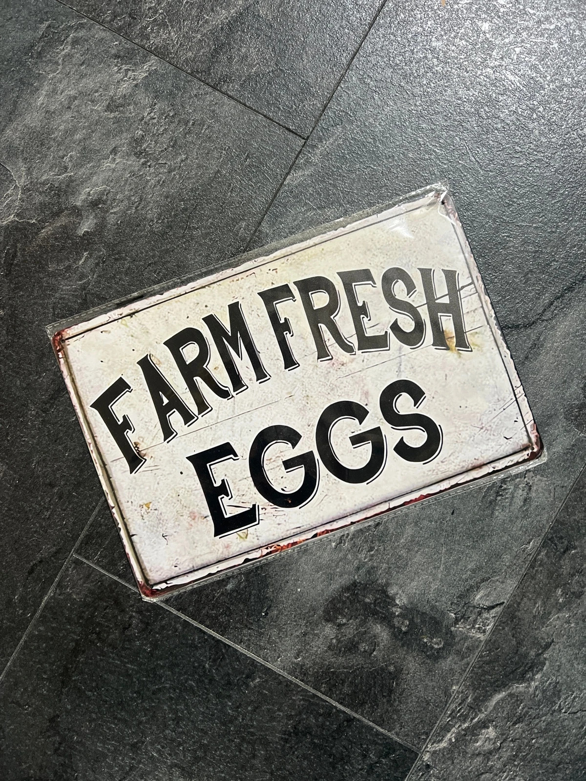 Farm fresh eggs skylt i plåt NY