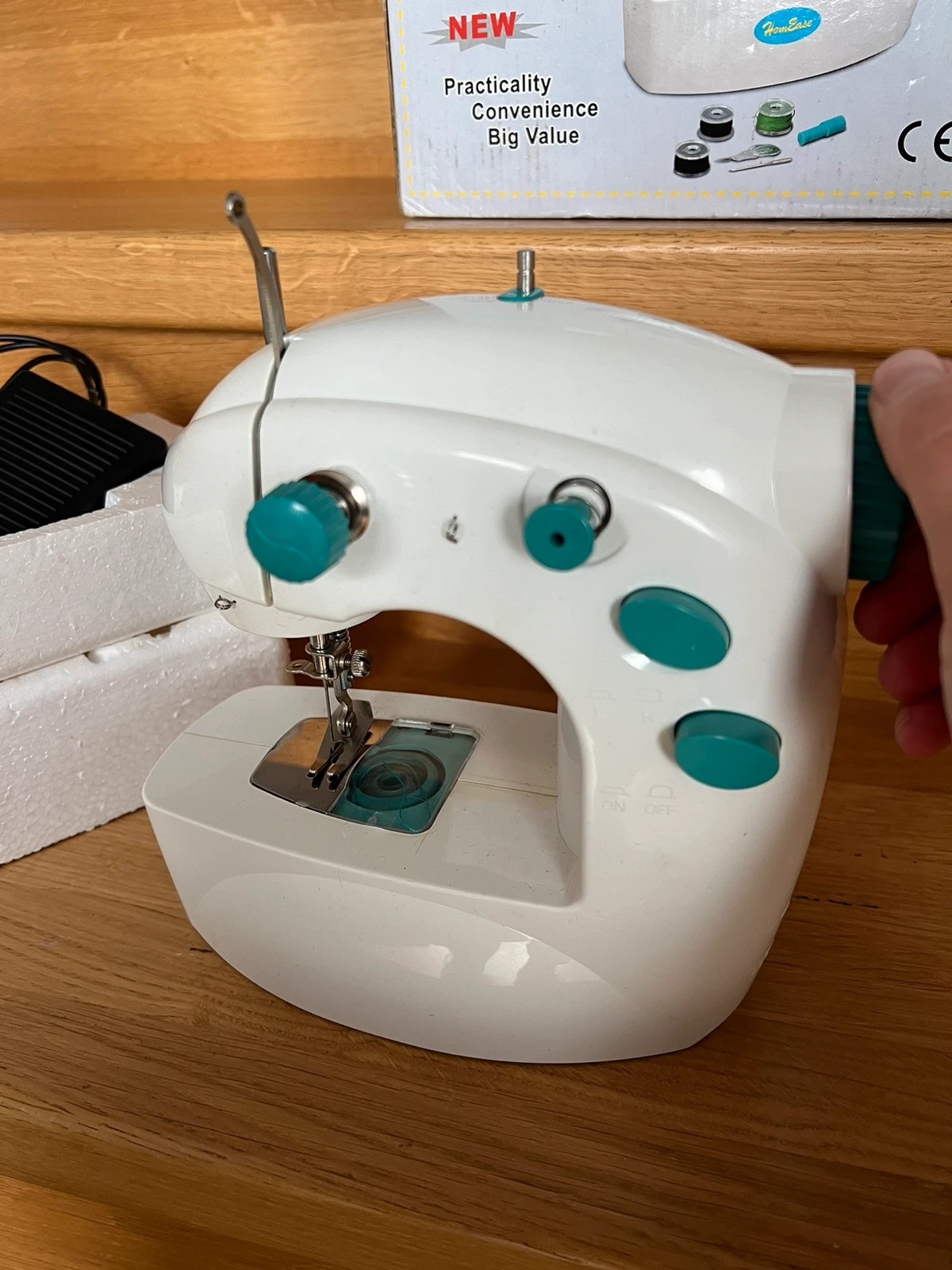 New / mini sewing machine