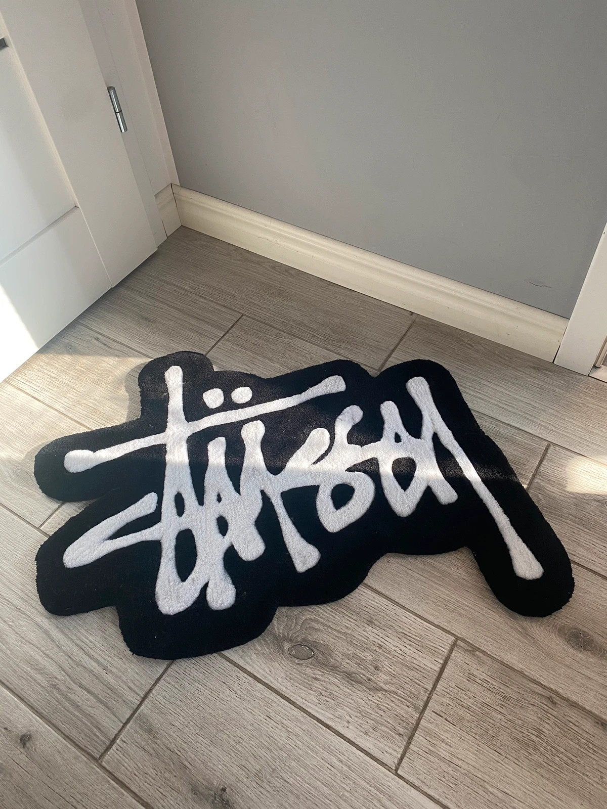 Dywanik Stussy 55x70 cm tufting