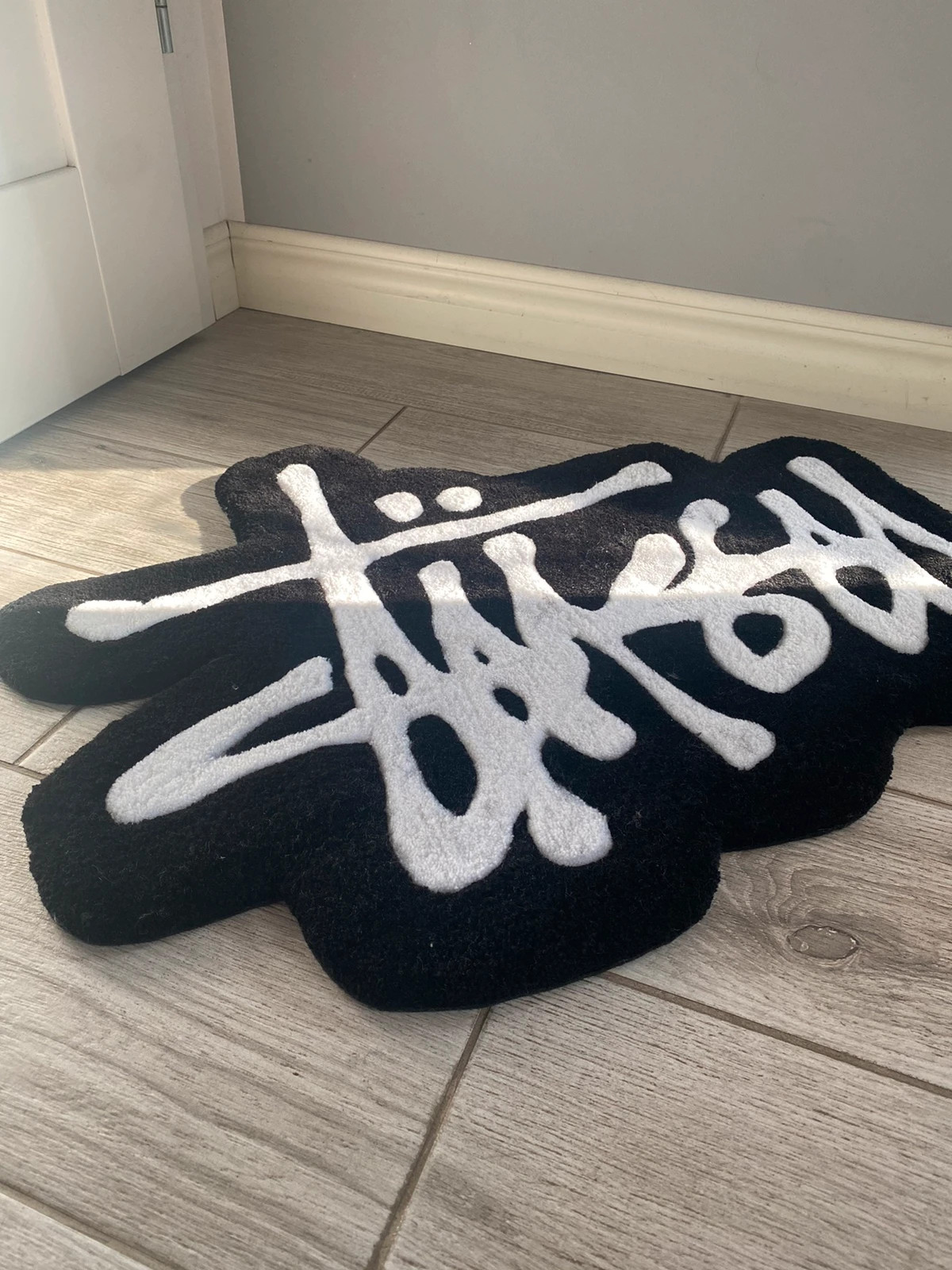 Dywanik Stussy 55x70 cm tufting