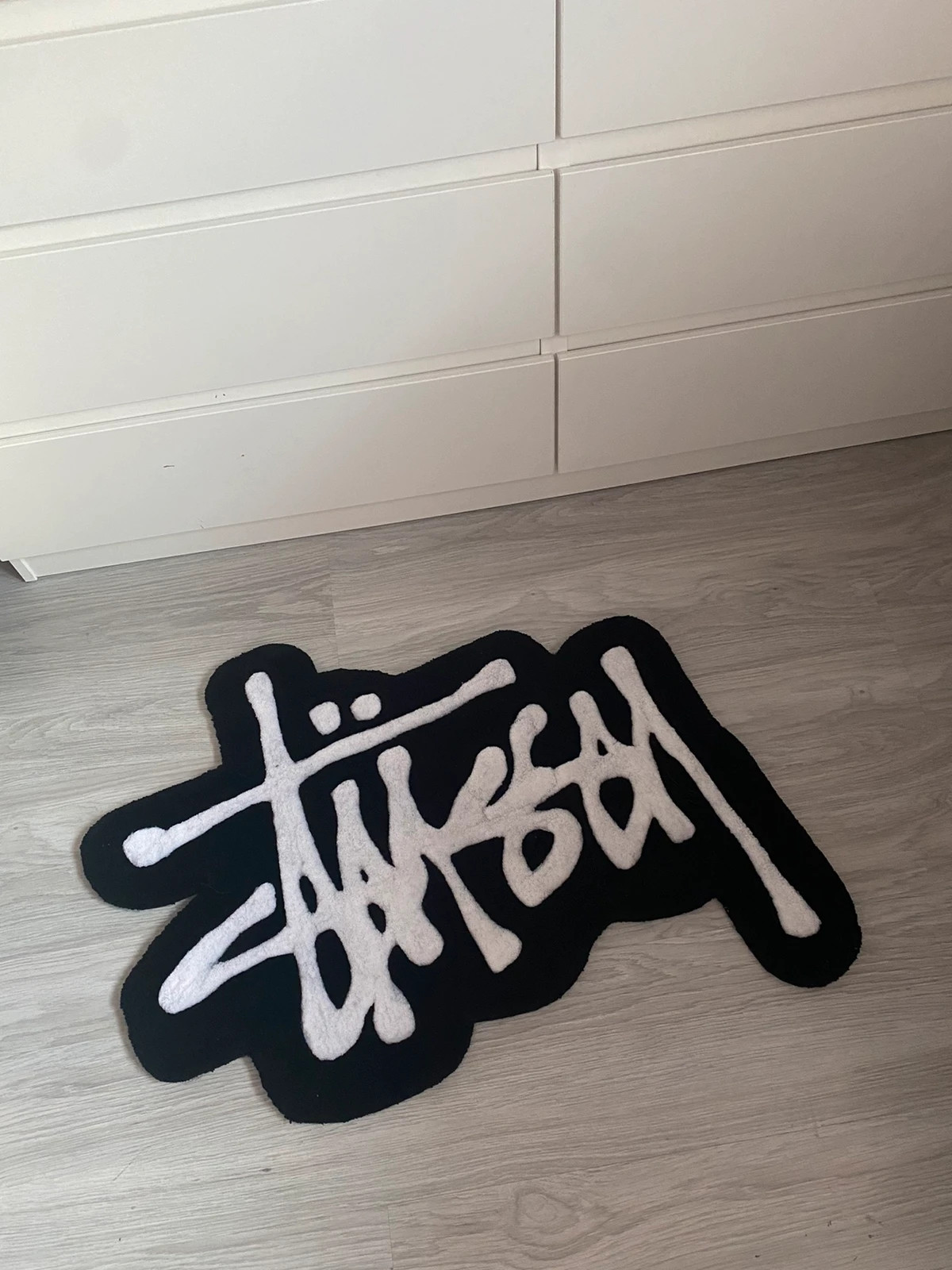 Dywanik Stussy 55x70 cm tufting