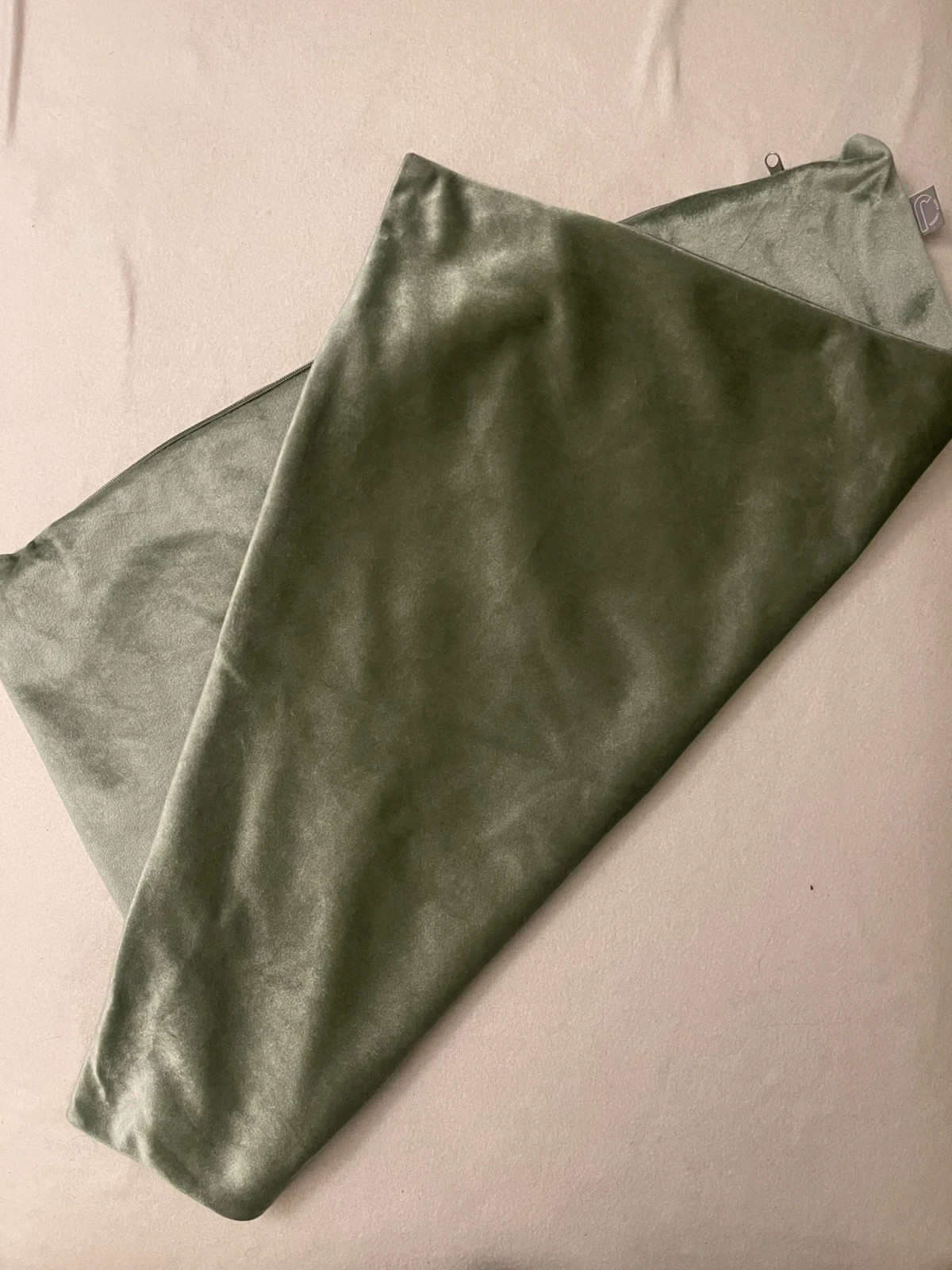 Sage green tyynynpäällinen