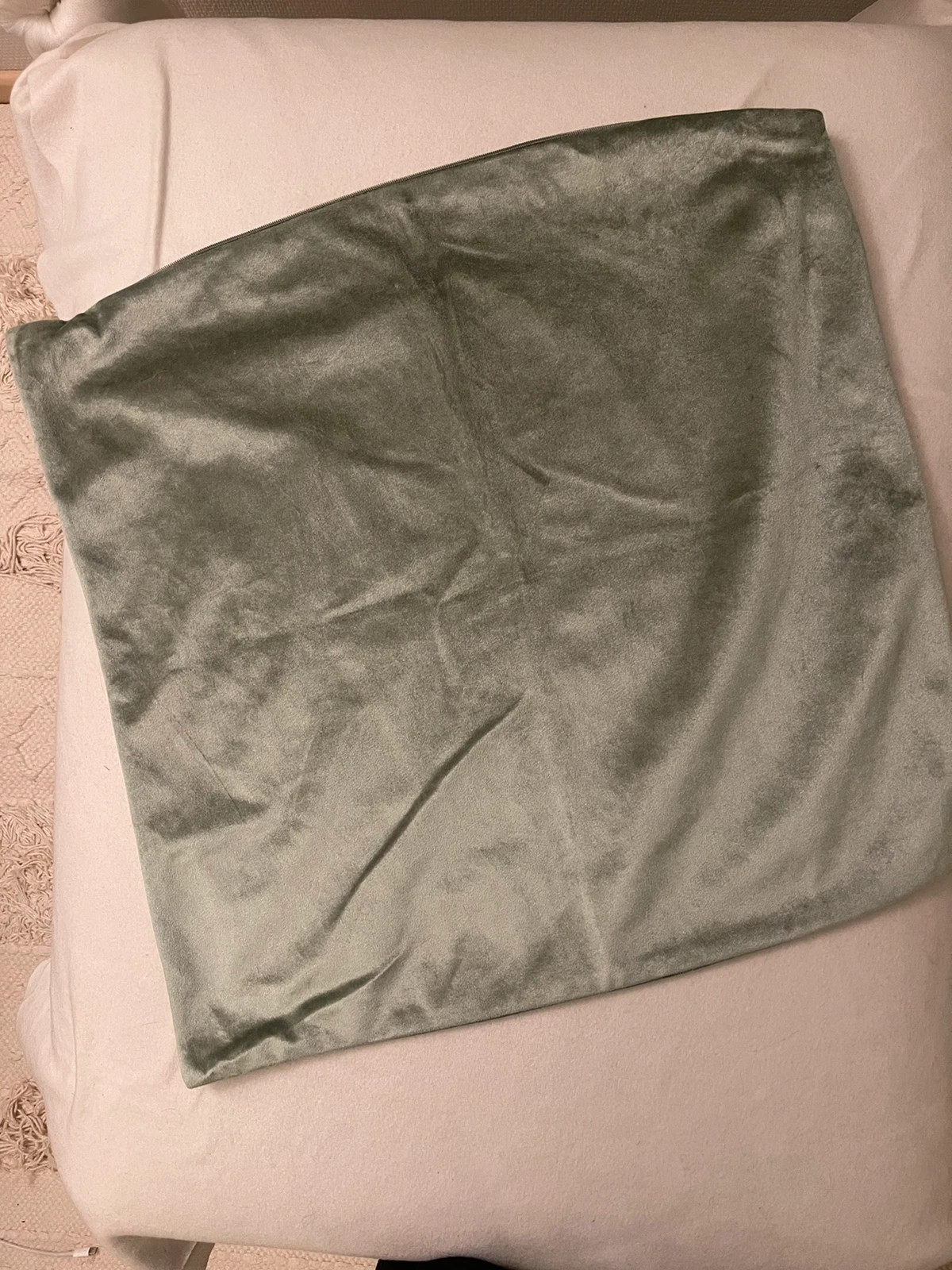 Sage green tyynynpäällinen