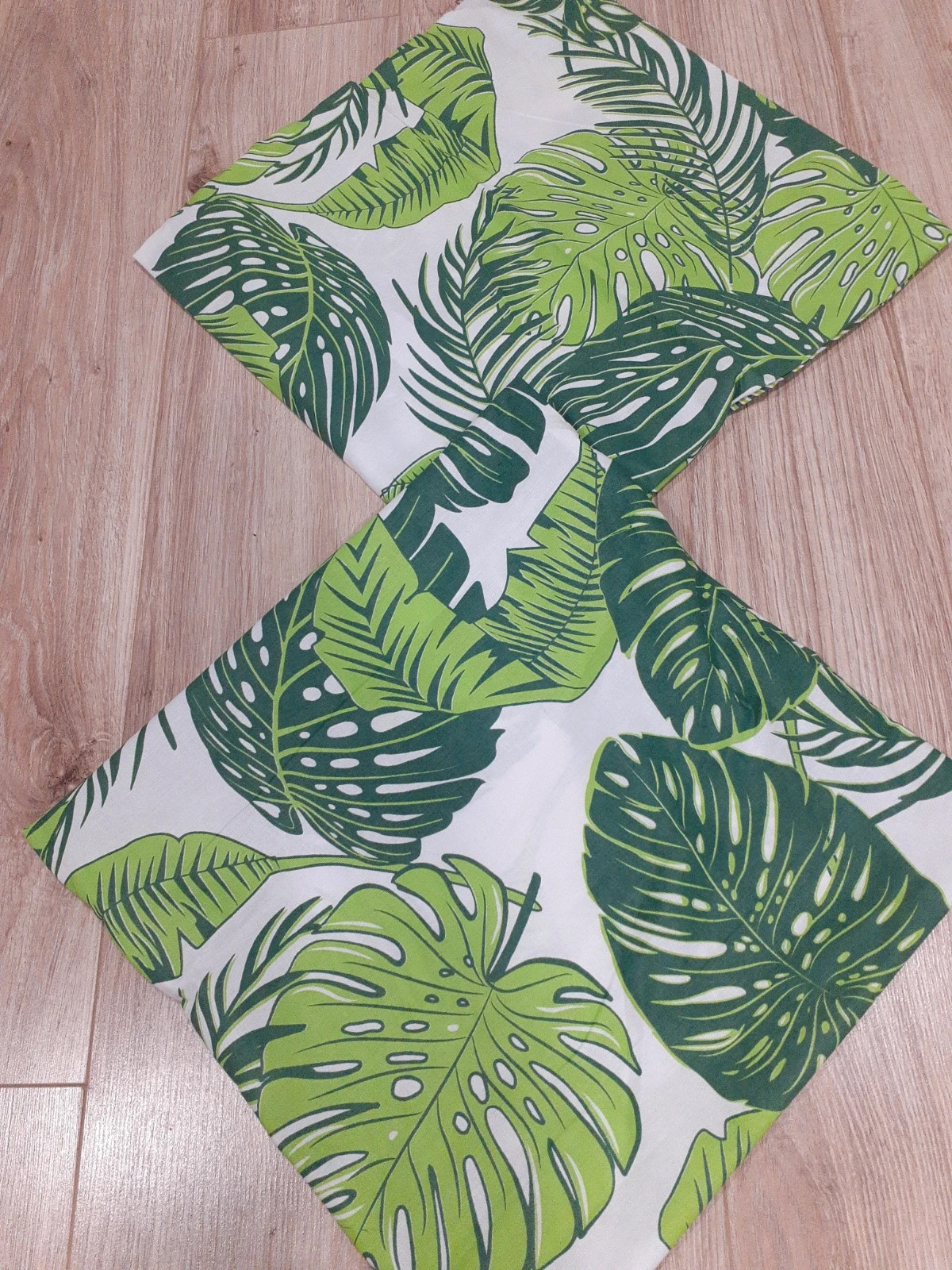 nowe 2 szt poszewki białe w liście monstera 40cm bawełna