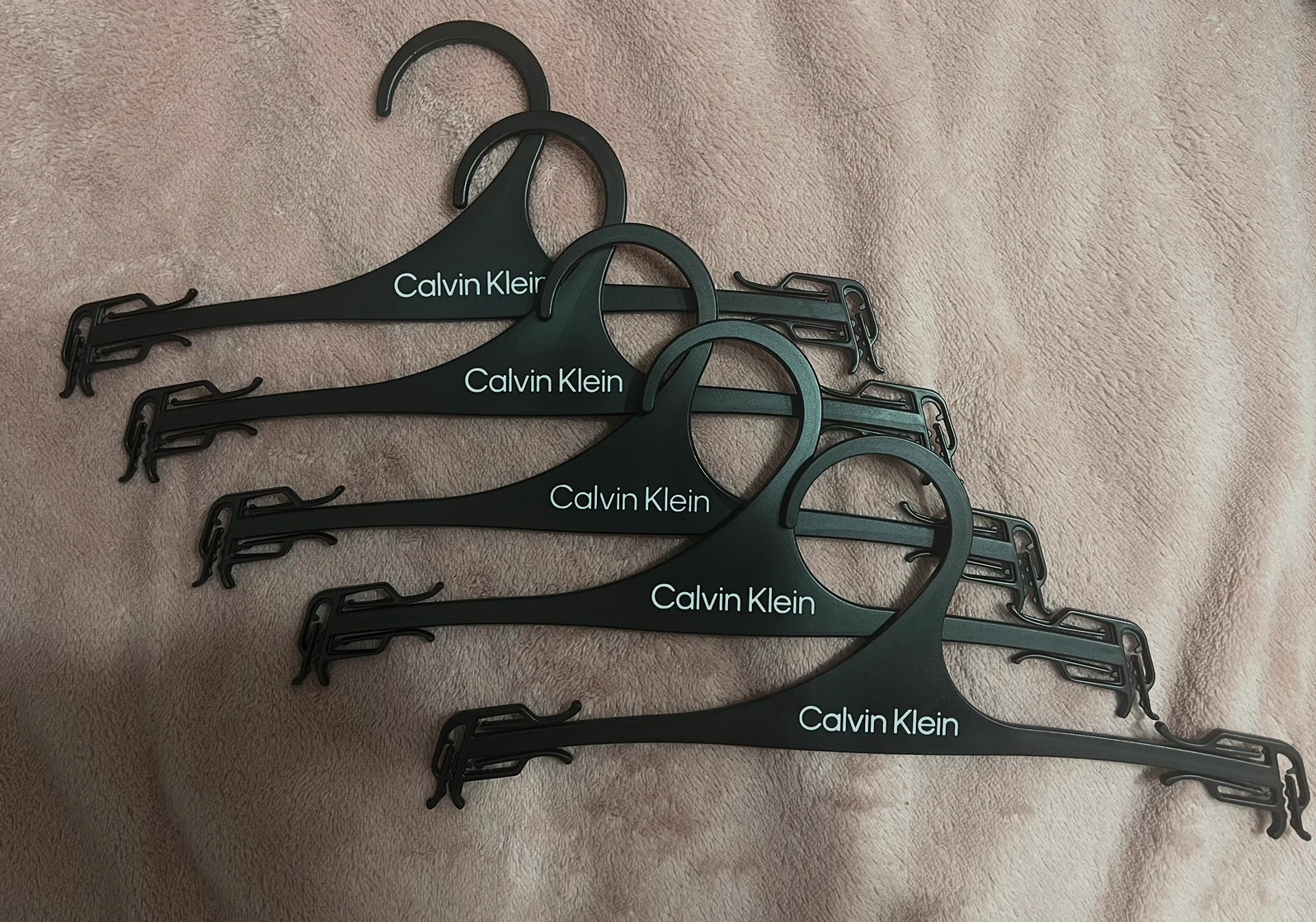 wieszaki calvin klein