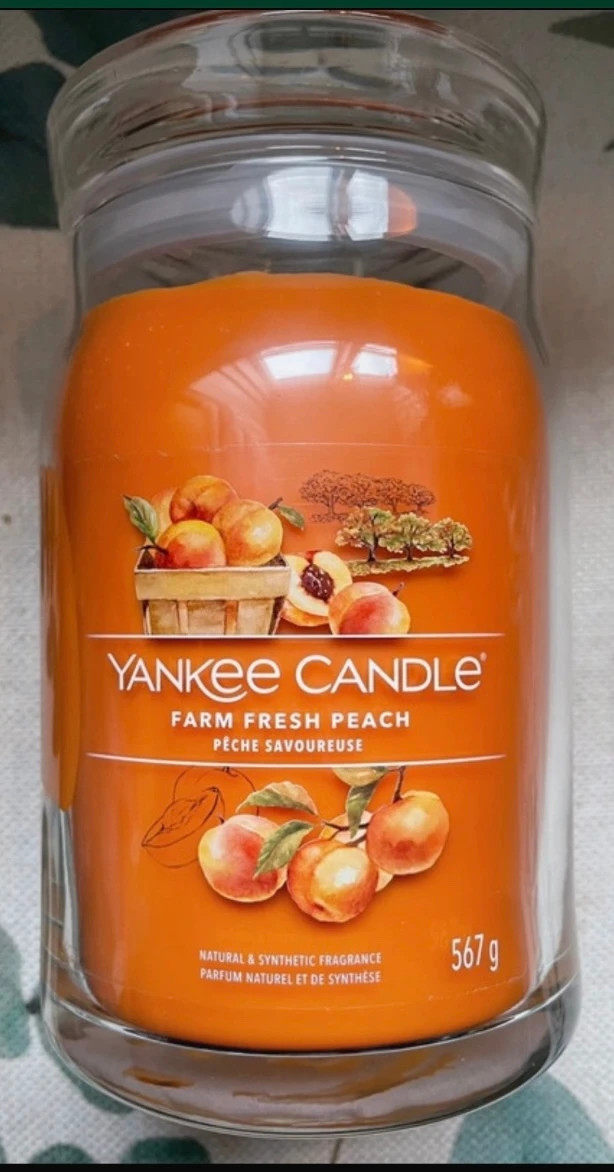 Yankee Candle Farm Fresh Peach Signature Jar Soy