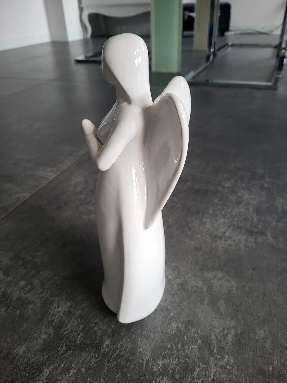 Figurka porcelanowa biała 30 cm