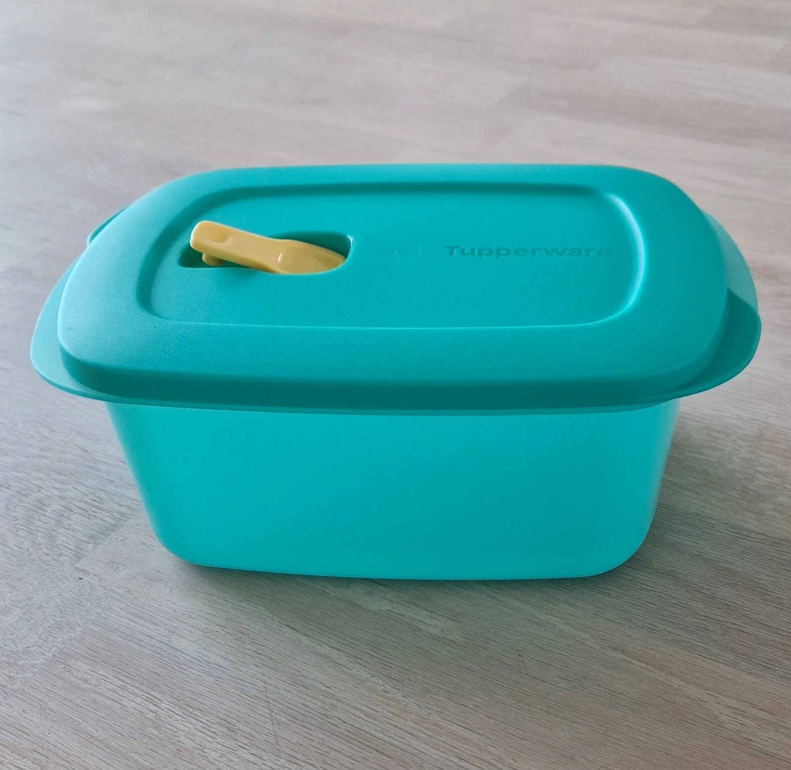 Tupperware opbevaring og opvarmning i mikroovn