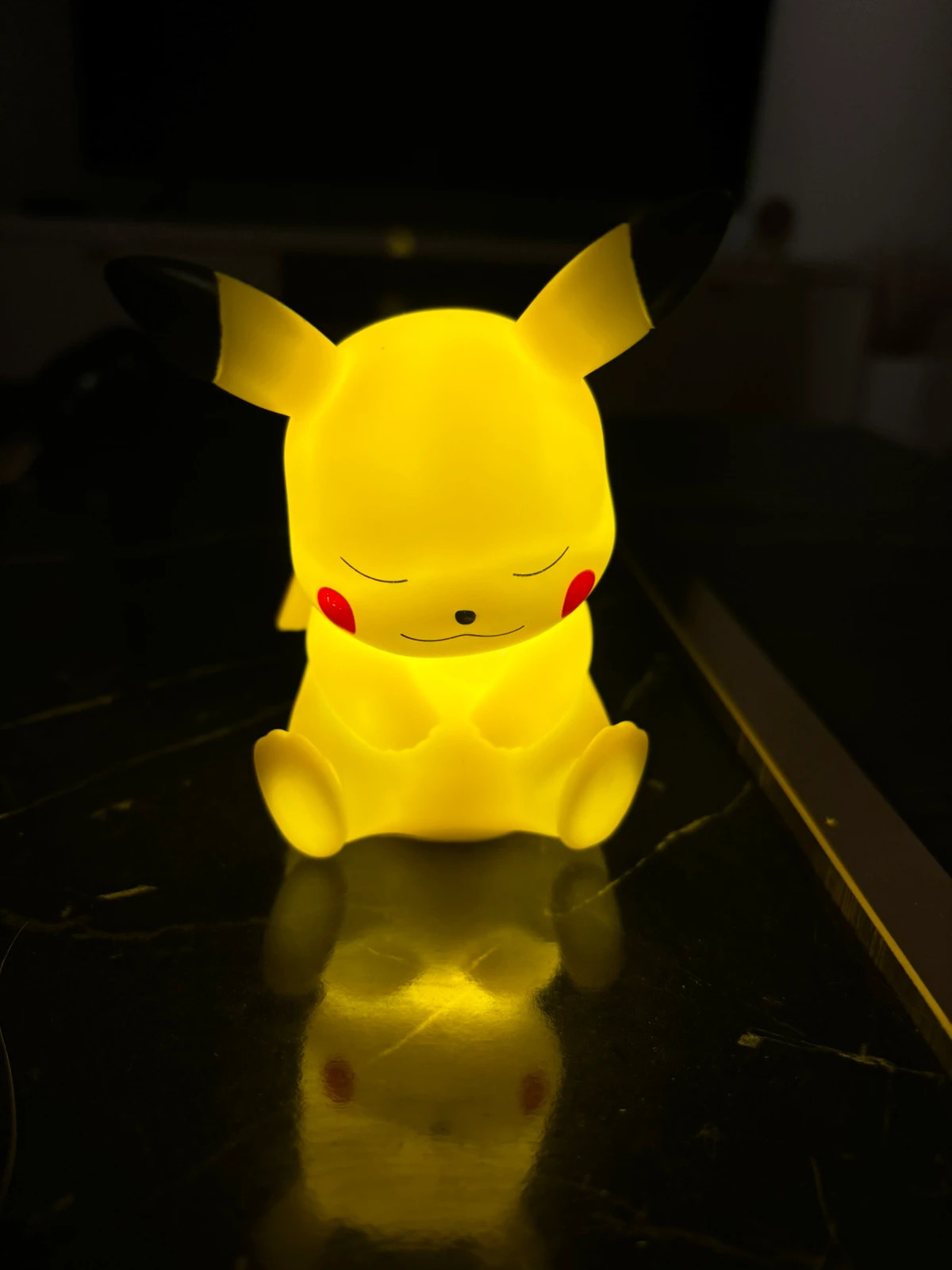 Pikachu nattlampa sittande 1