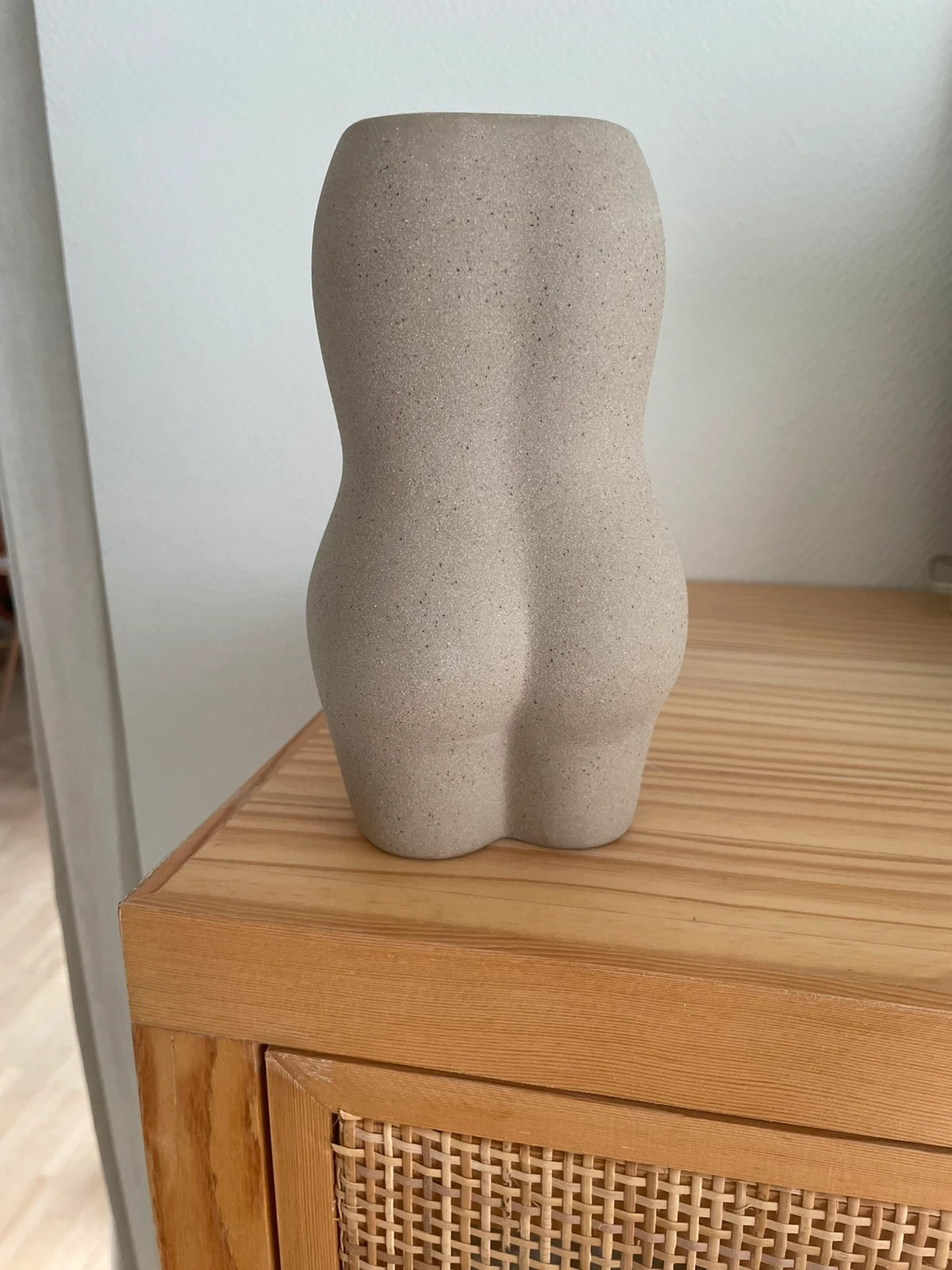 Doiy body vase