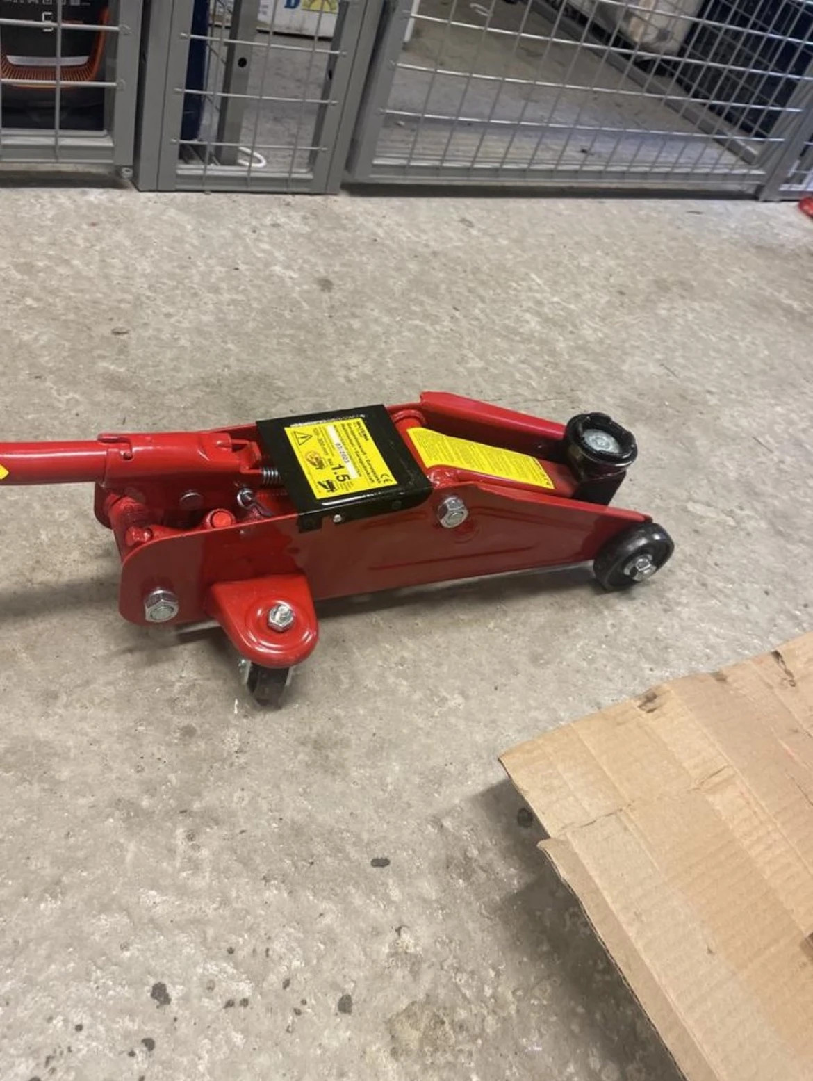 Lifting tool car