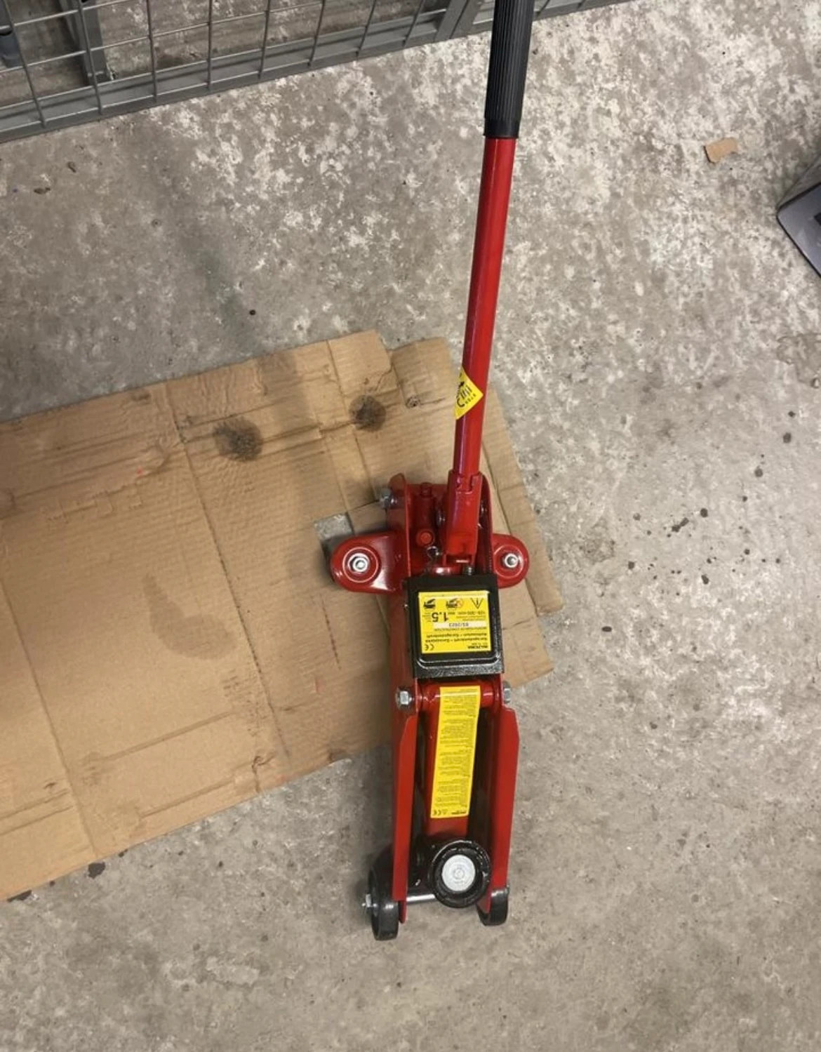 Lifting tool car